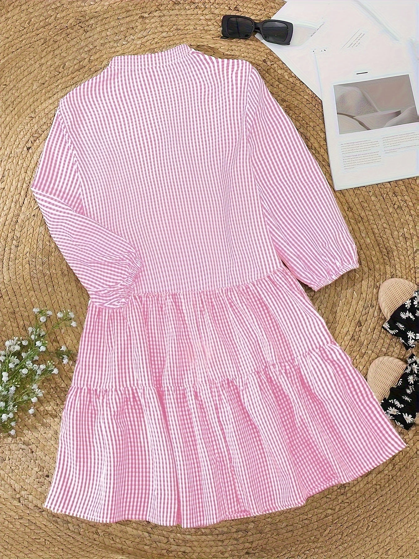 Kurzes Kleid mit Volants