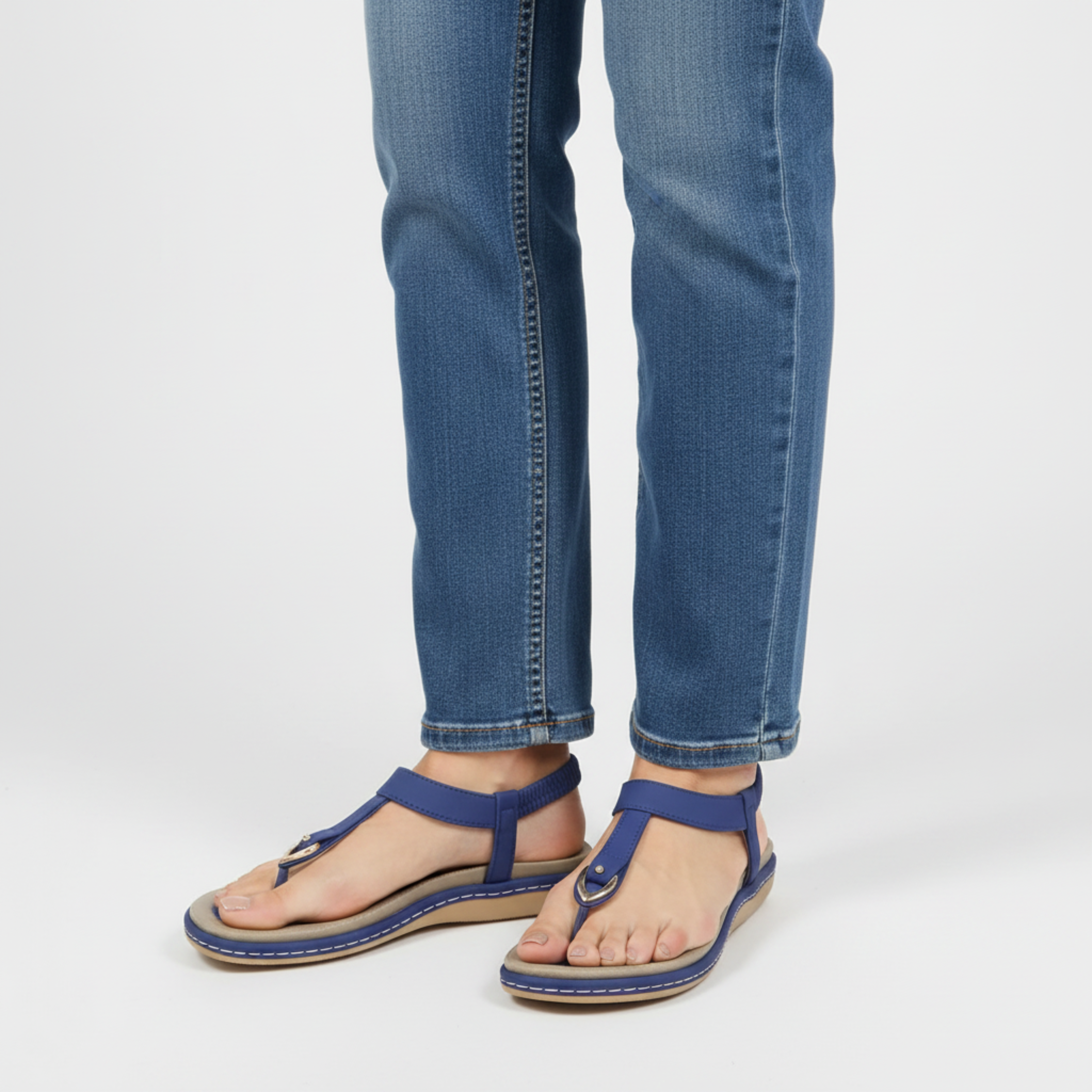 Flade sandaler til kvinder med elastisk bagrem og metal detalje