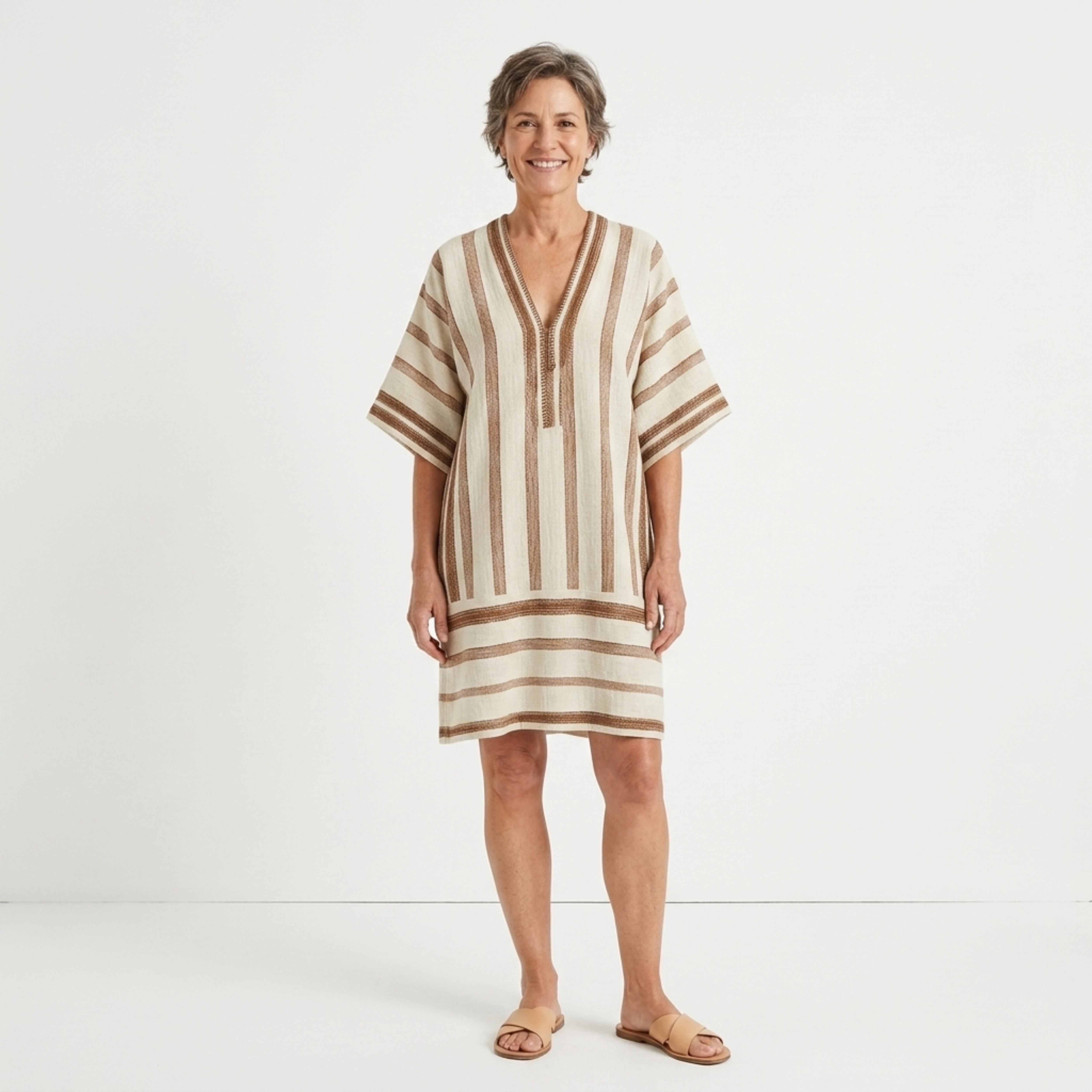 Bata kimono de playa a rayas — kaftán amplio con pompones — vacaciones de verano