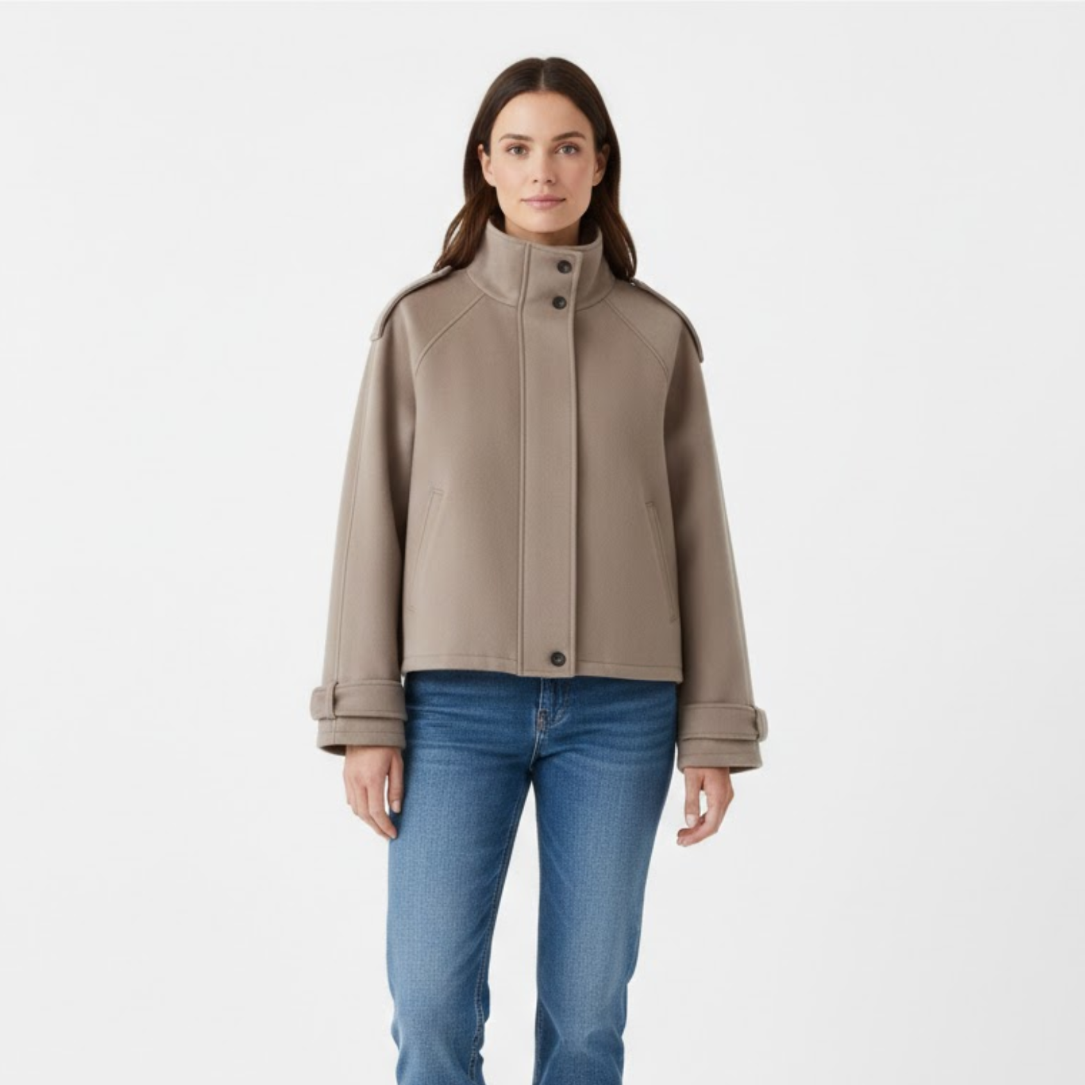 Blouson court en laine pour femme avec col montant et boutons contrastés