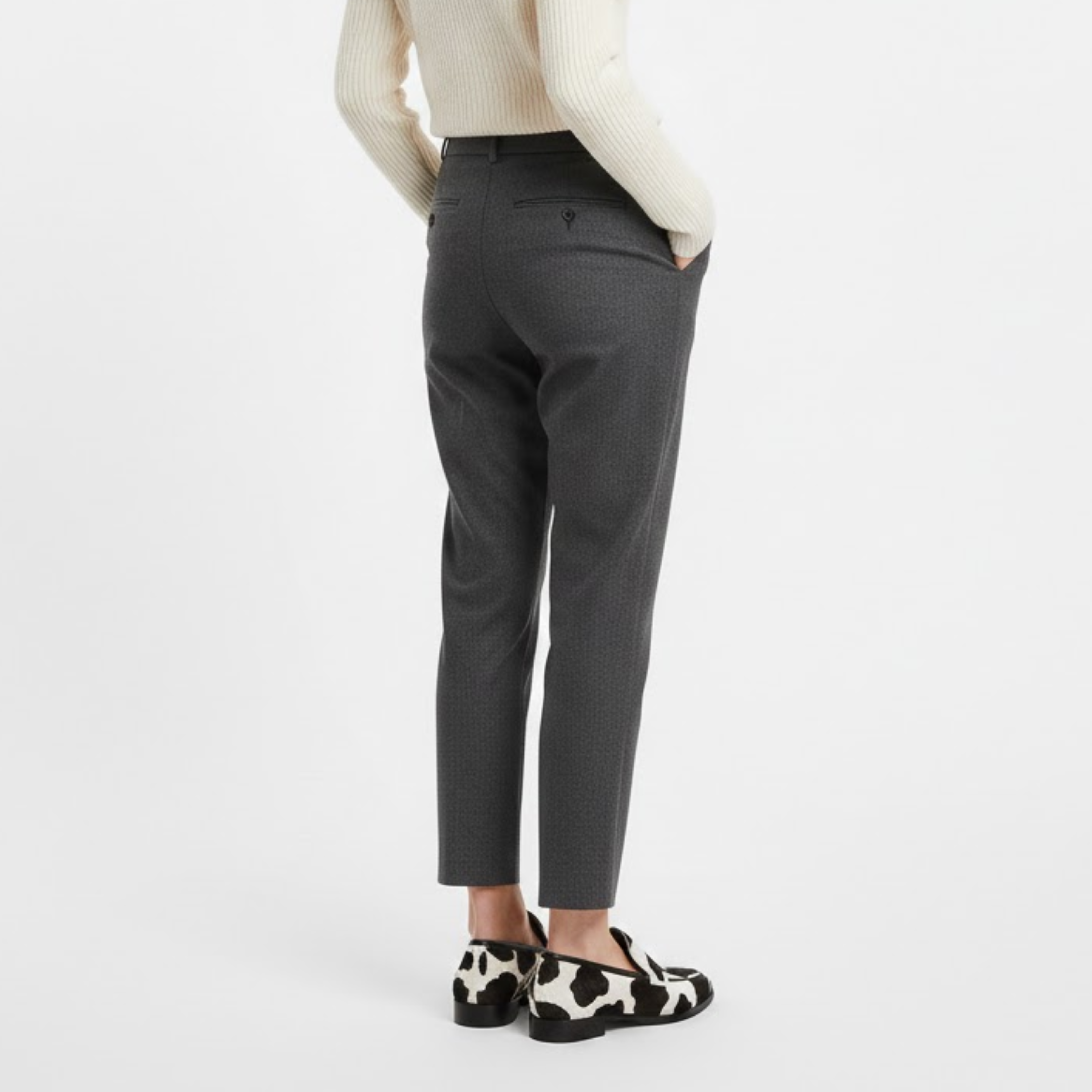 Női hegyes orrú lapos mokaszin állatmintával és puha talppal