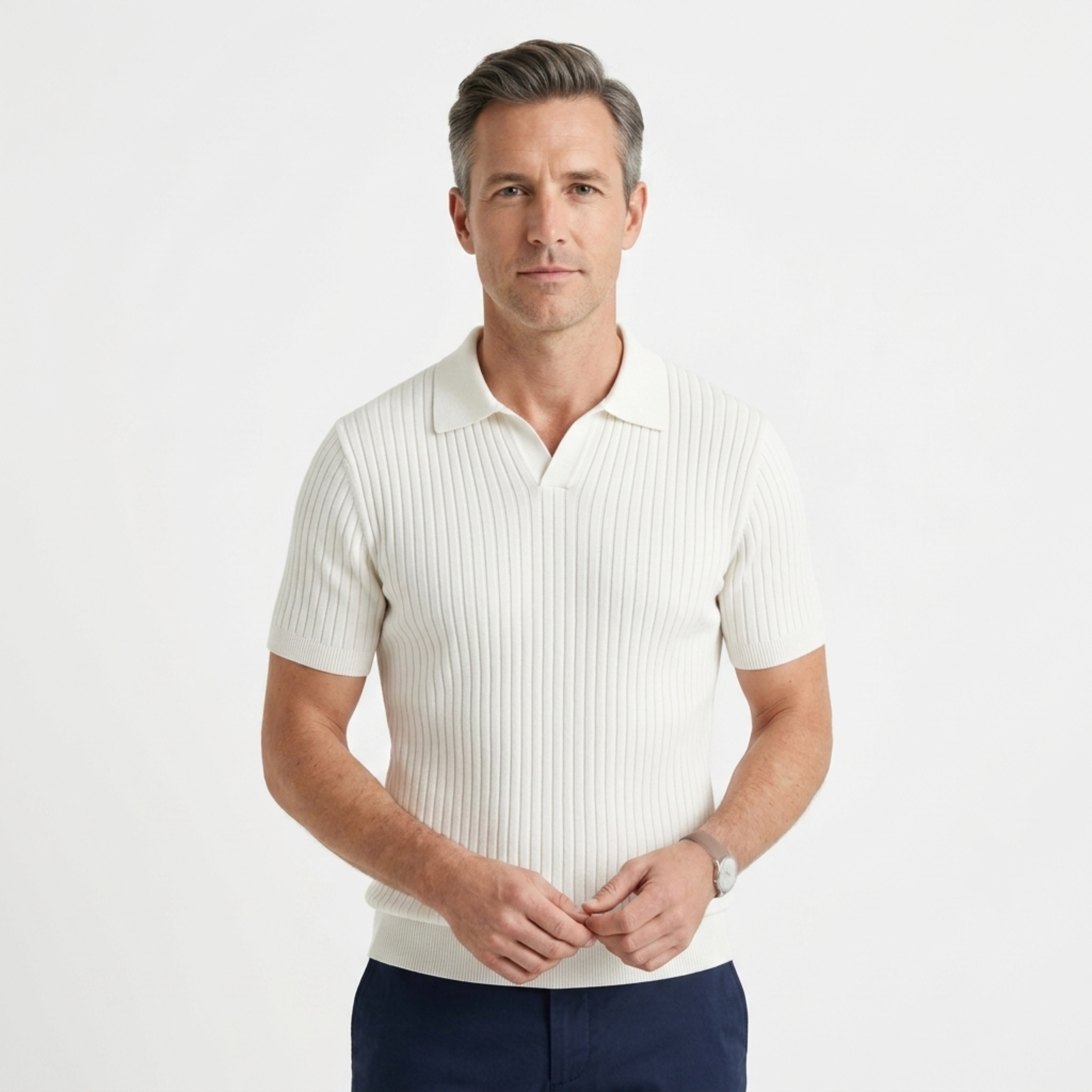 Polo uomo in maglia a coste con collo a V e maniche corte — relax