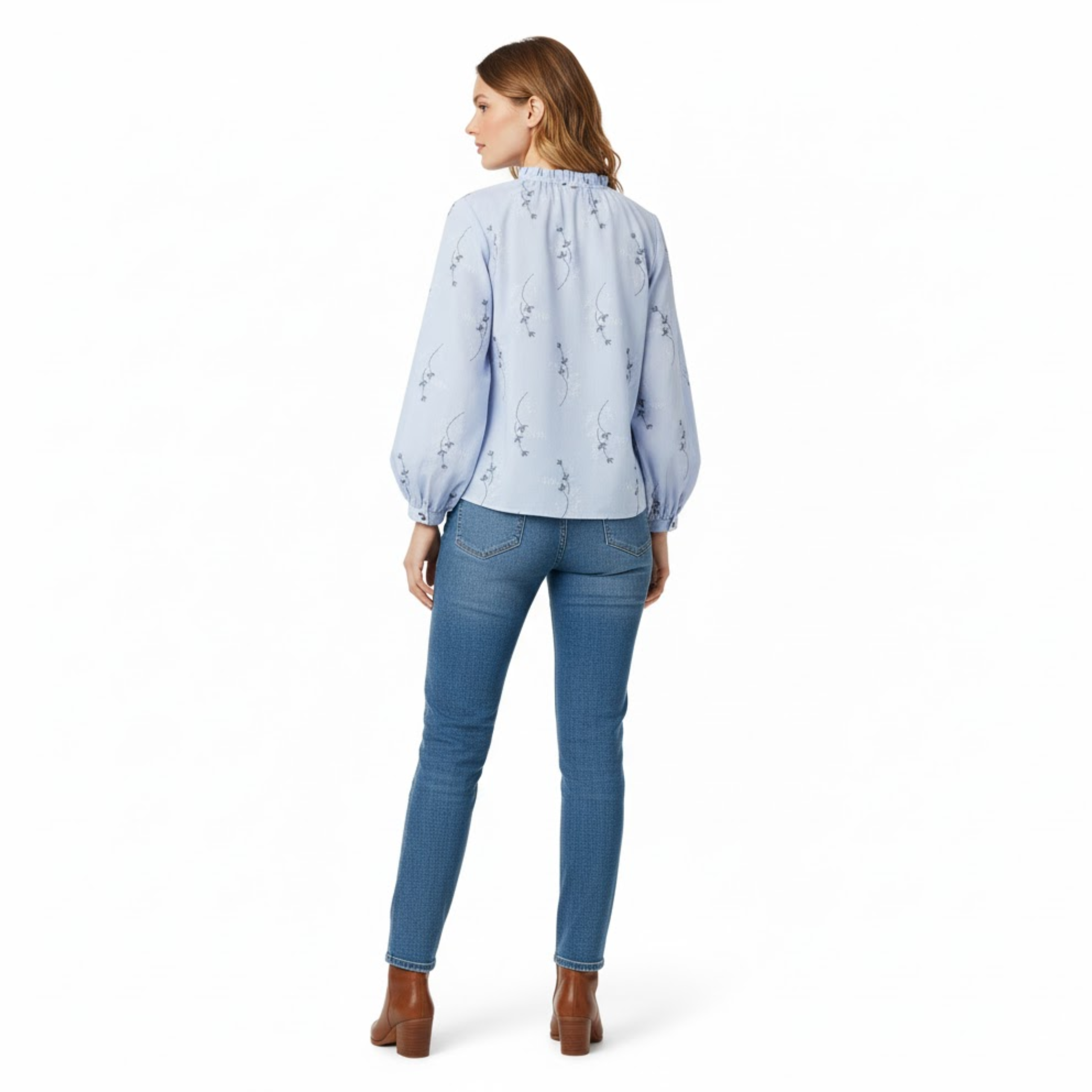 Női mintás blúz virágos hímzéssel és hosszú, fodros ujjakkal