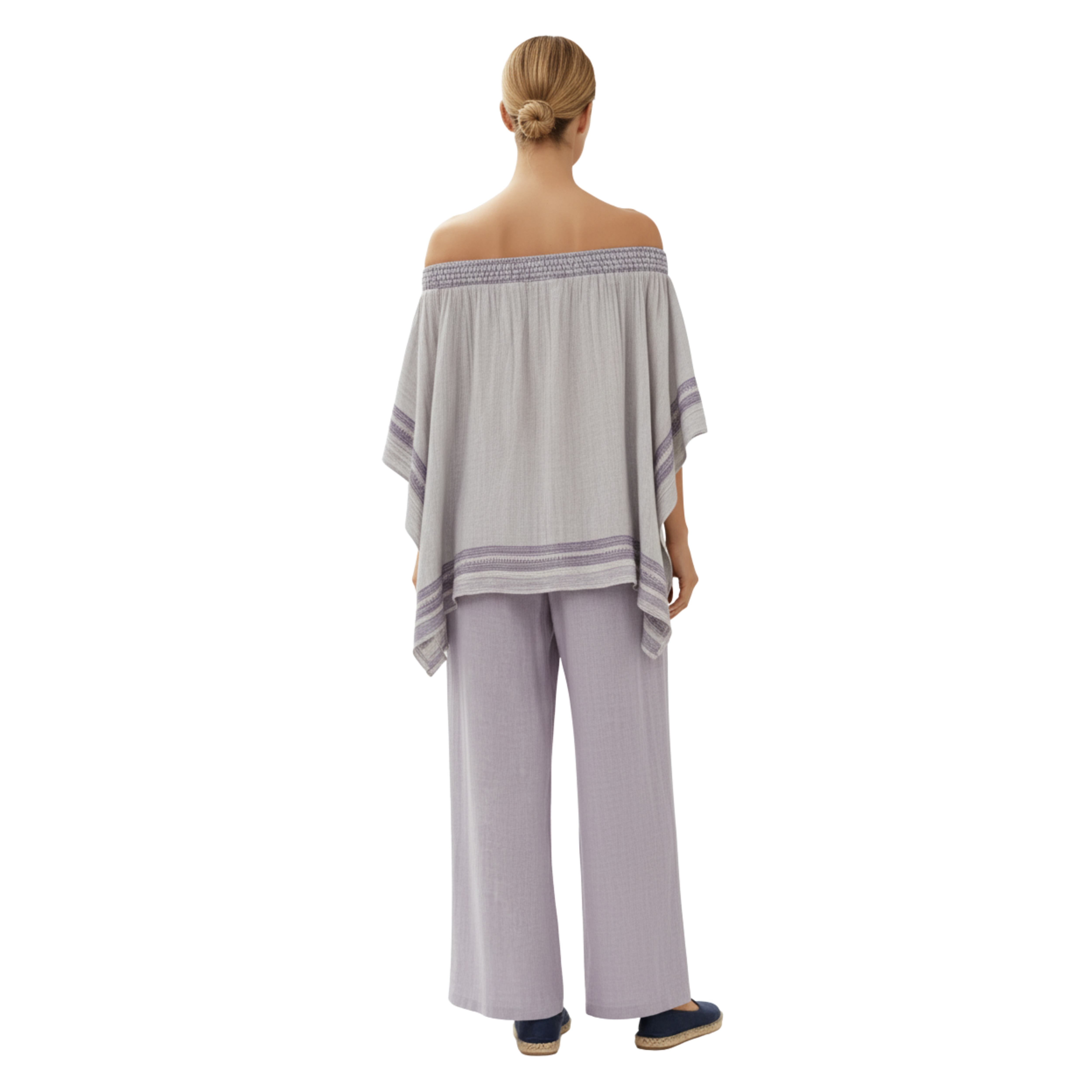 Női kétdarabos szett vállakat szabadon hagyó felsővel és bő, légies nadrággal