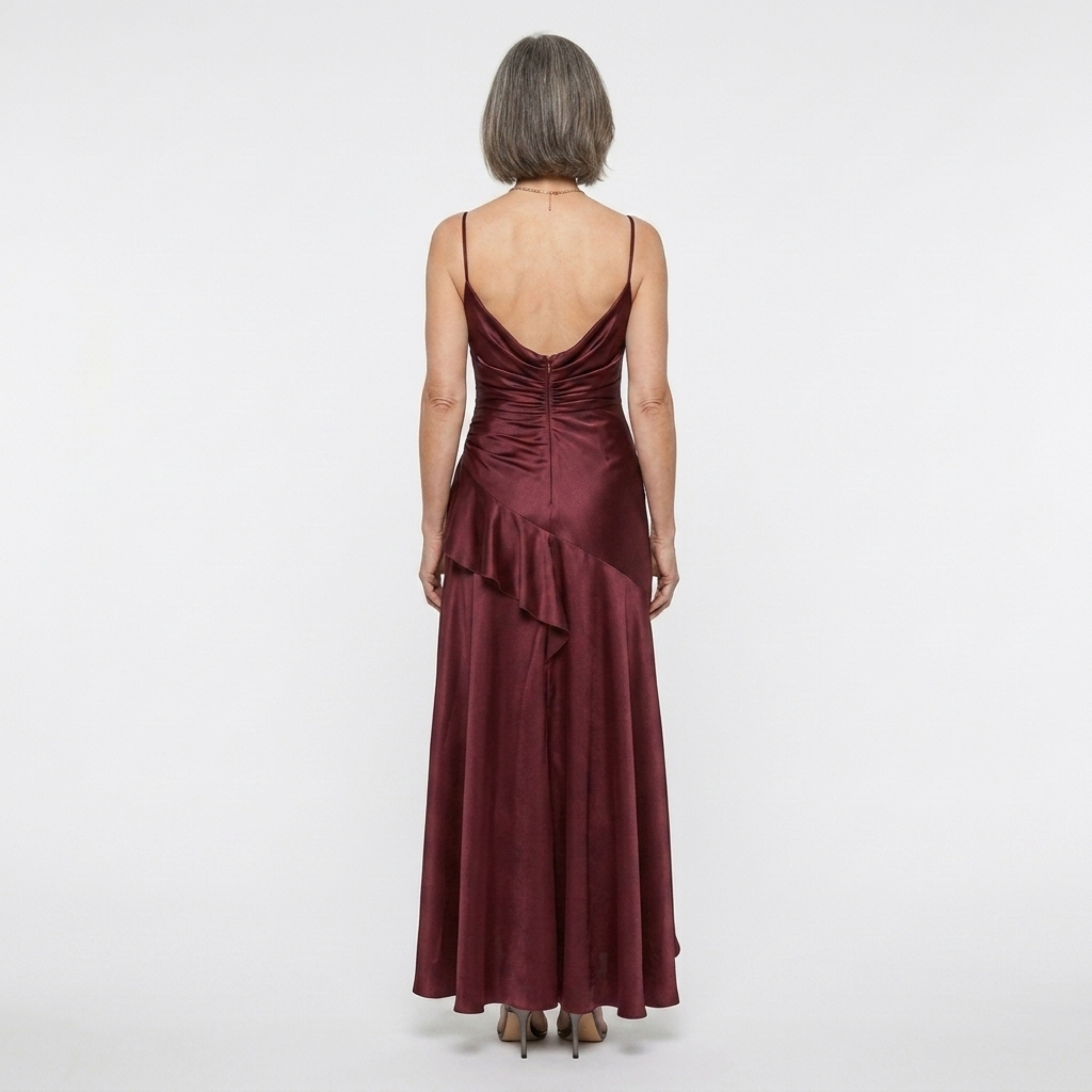 Vestido largo de mujer — satén con dobladillo asimétrico y volantes | noche elegante