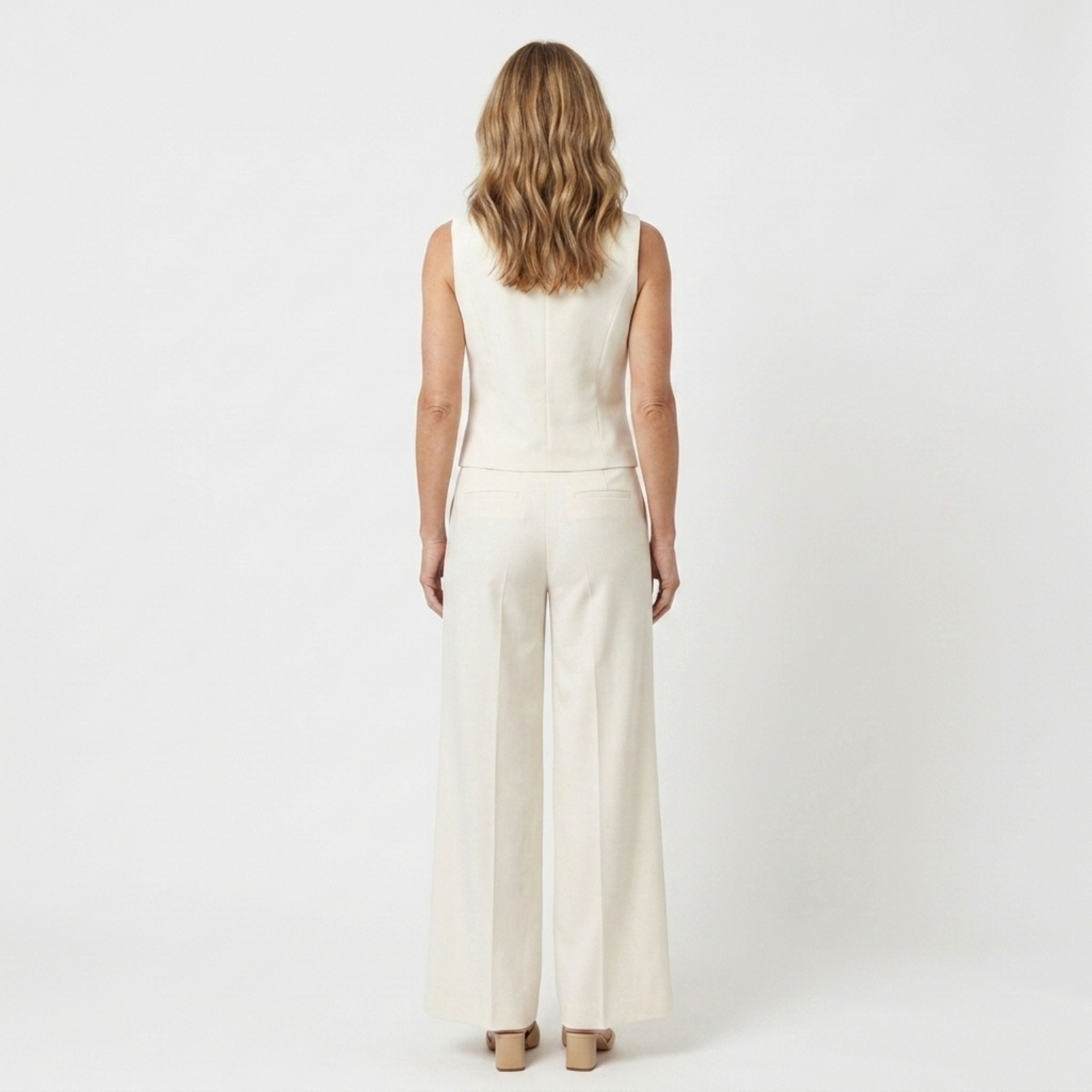 Conjunto feminino calças largas — top sem mangas estruturado — meia estação