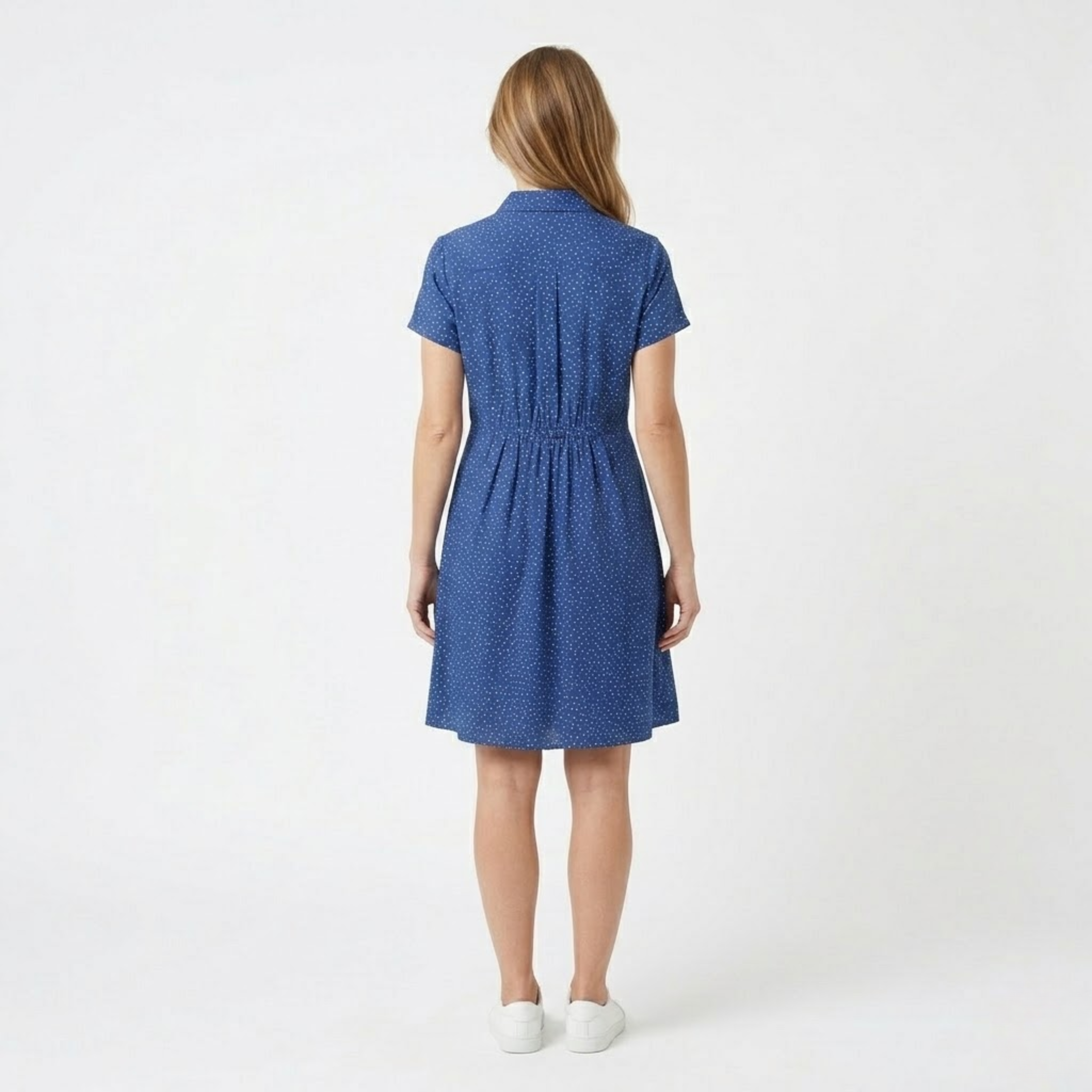 Női középhosszú nyári ruha kerek nyakkal és rövid ujjakkal, poliészterből, mintás kivitelben