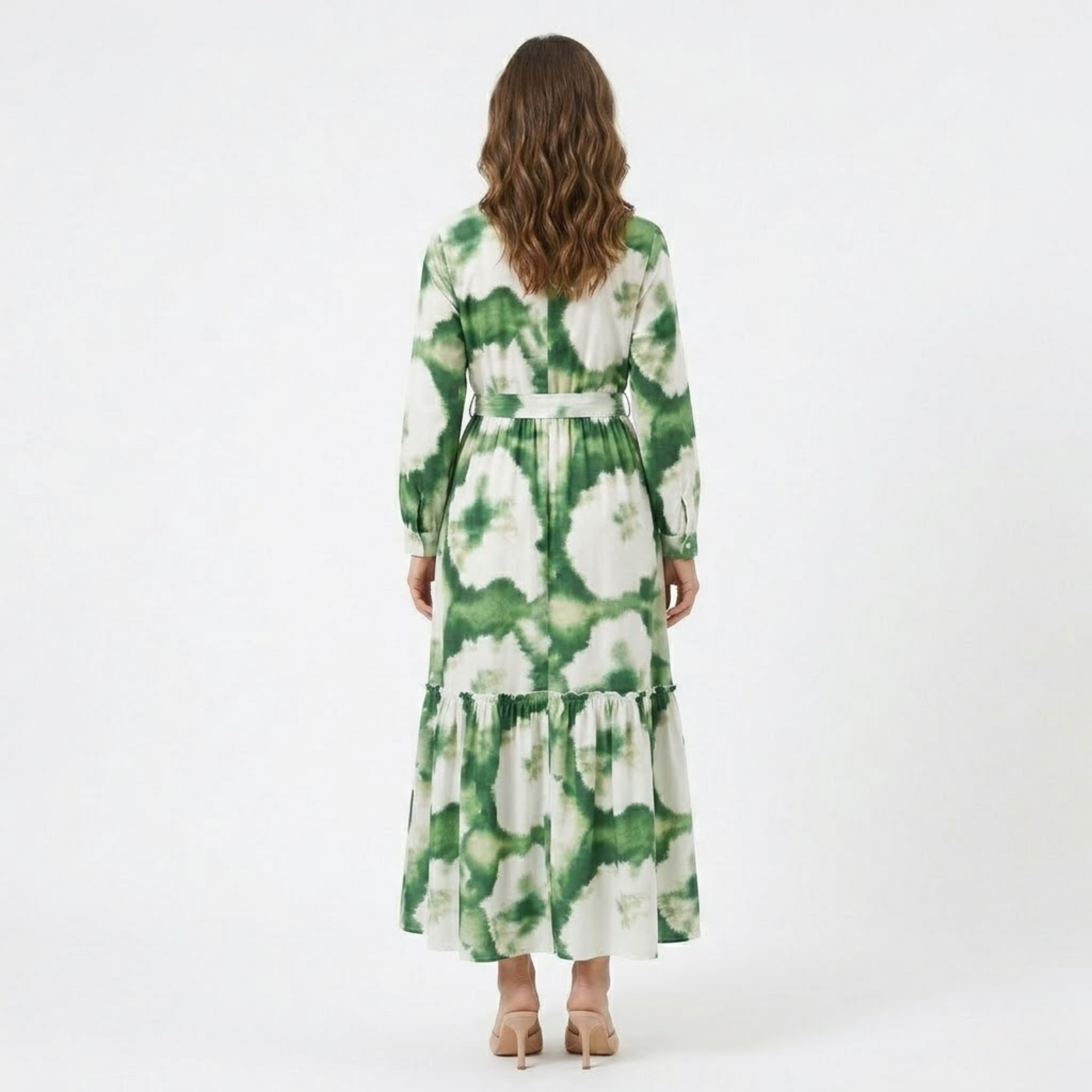 Hosszú, virágmintás, légies ruha V-nyakkal és hosszú, fodros ujjakkal