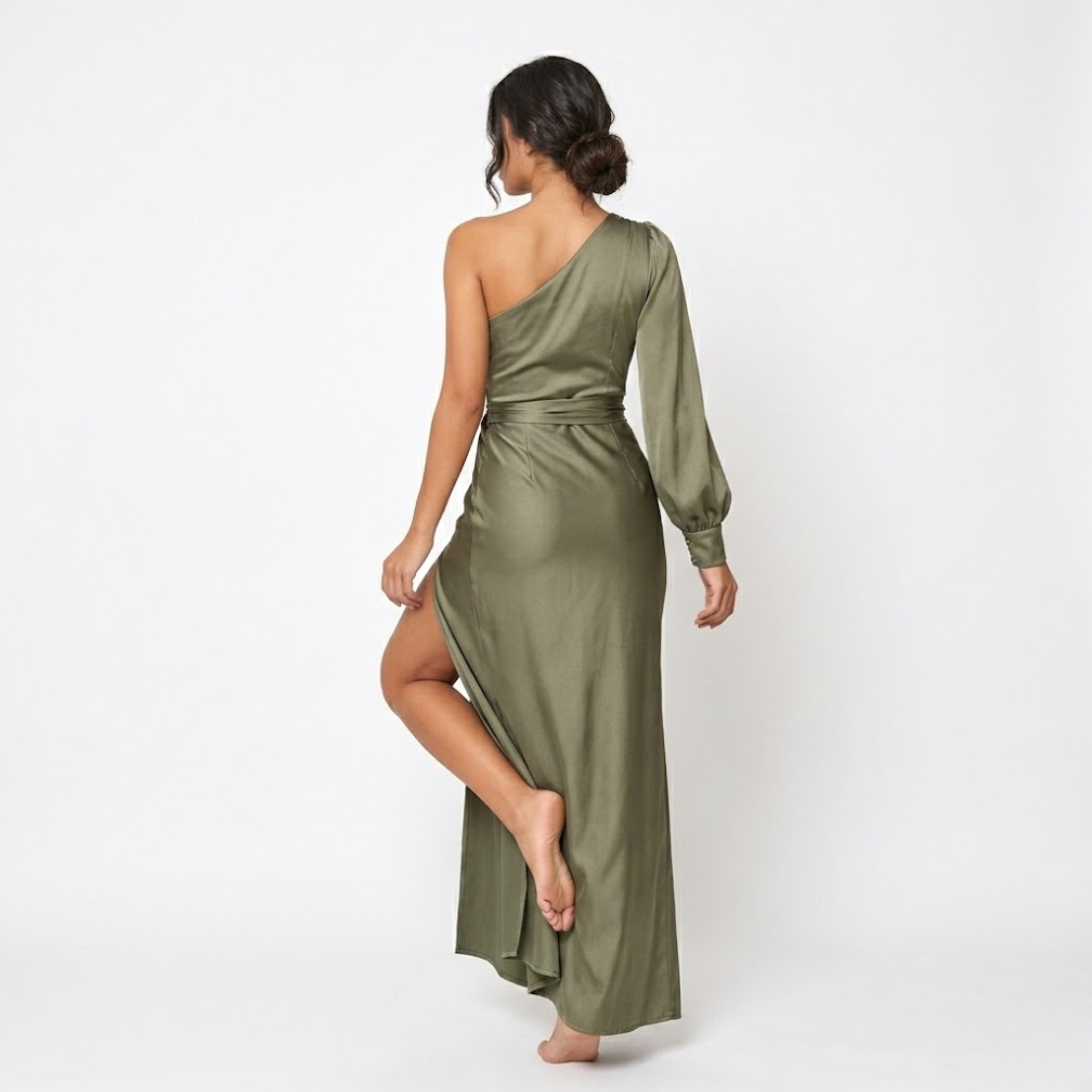 Robe Longue Satinée à Épaule Dénudée avec Nœud Drapé et Fente Latérale