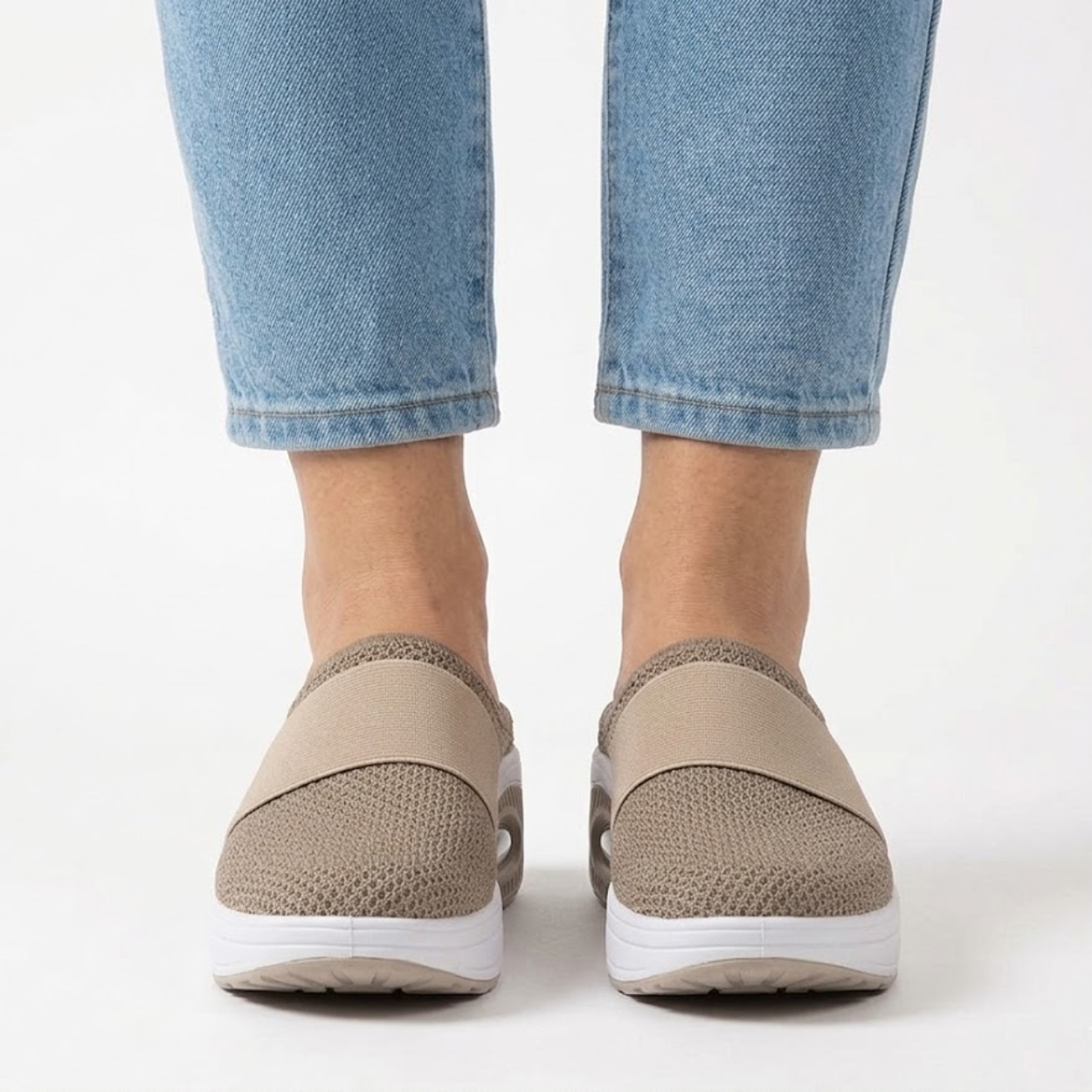 Mules Tipo Baskets com Sola Grossa e Malha Respirável