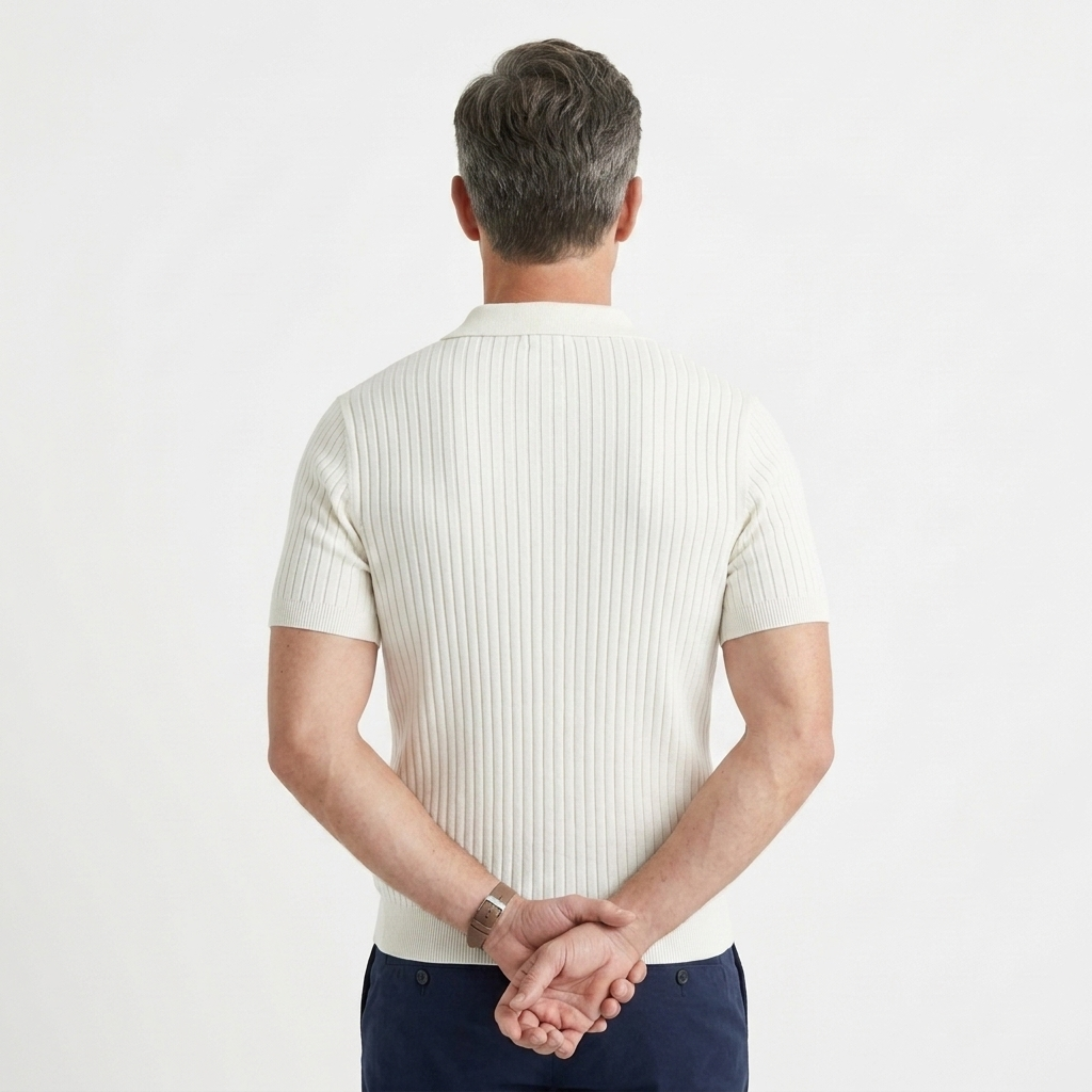 Polo uomo in maglia a coste con collo a V e maniche corte — relax