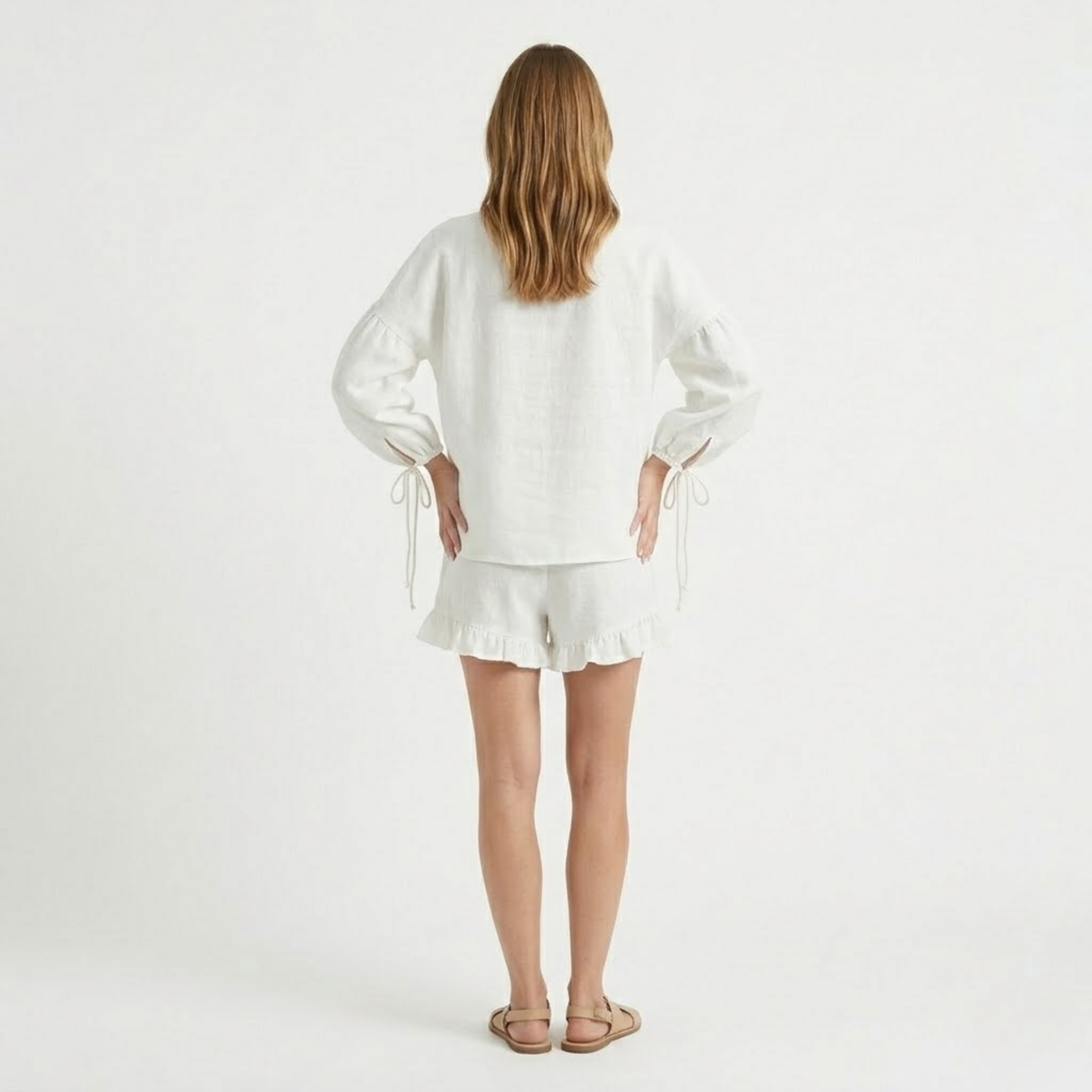 Női Két Részes Szett Hosszú Ujjú Blúzzal és Fodros Rövidnadrággal