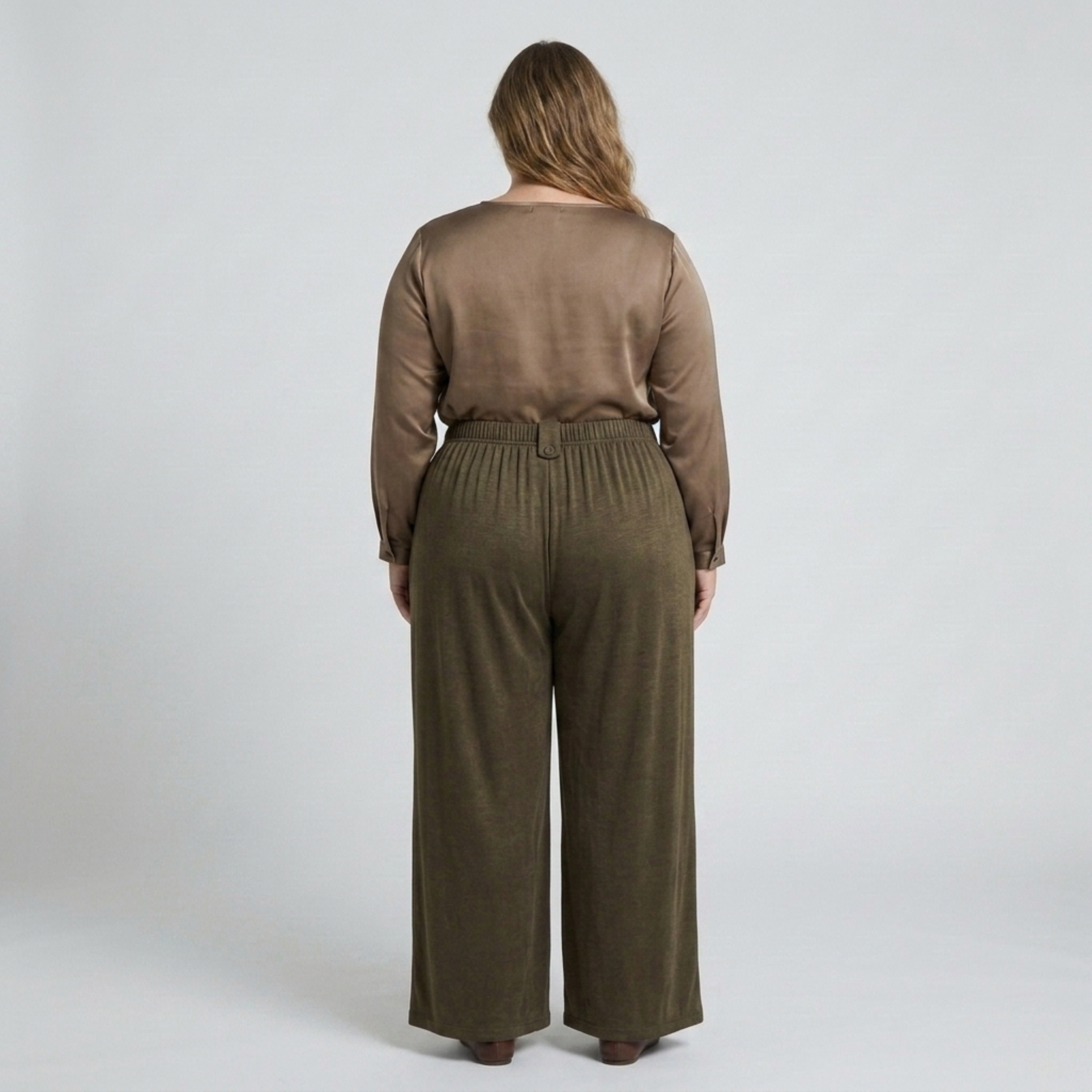Pantalone largo taglia grande da donna con vita elastica drappeggiata fluida