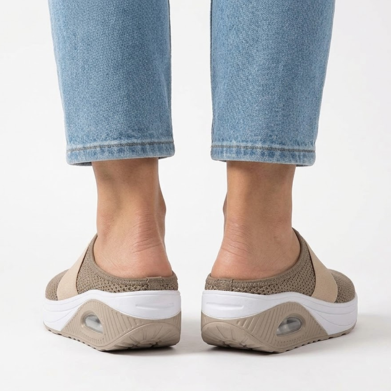 Mules Tipo Baskets com Sola Grossa e Malha Respirável