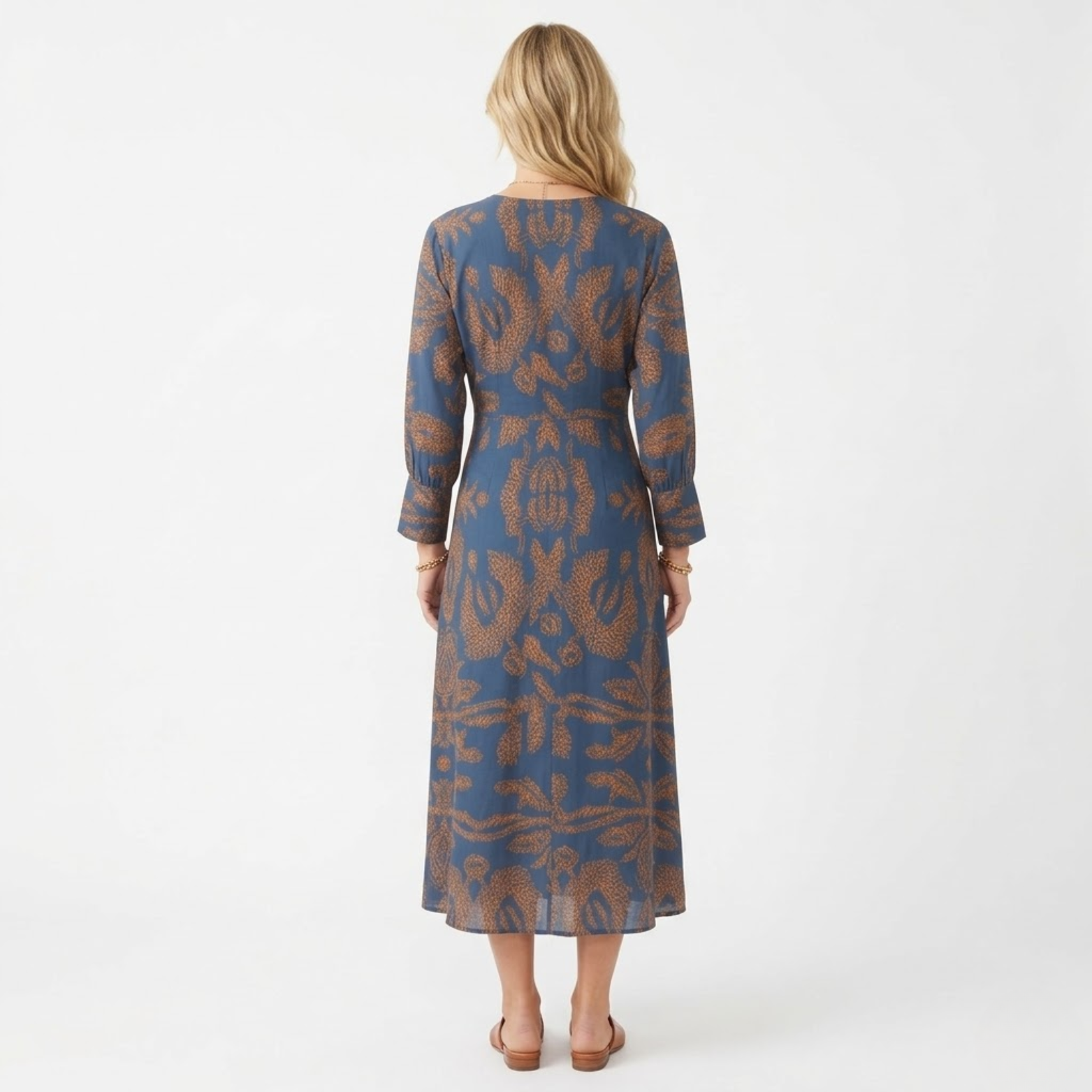 Női midi ruha hosszú ujjakkal, elülső masnival és mintával