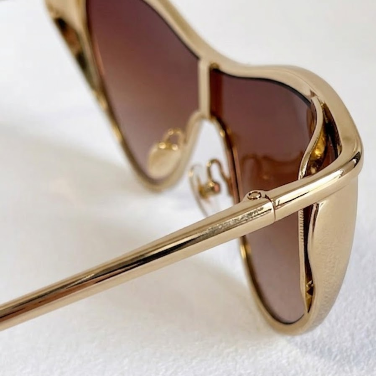 Damen Sonnenbrille im Katzenaugen-Stil aus Metall mit UV400-Schutz