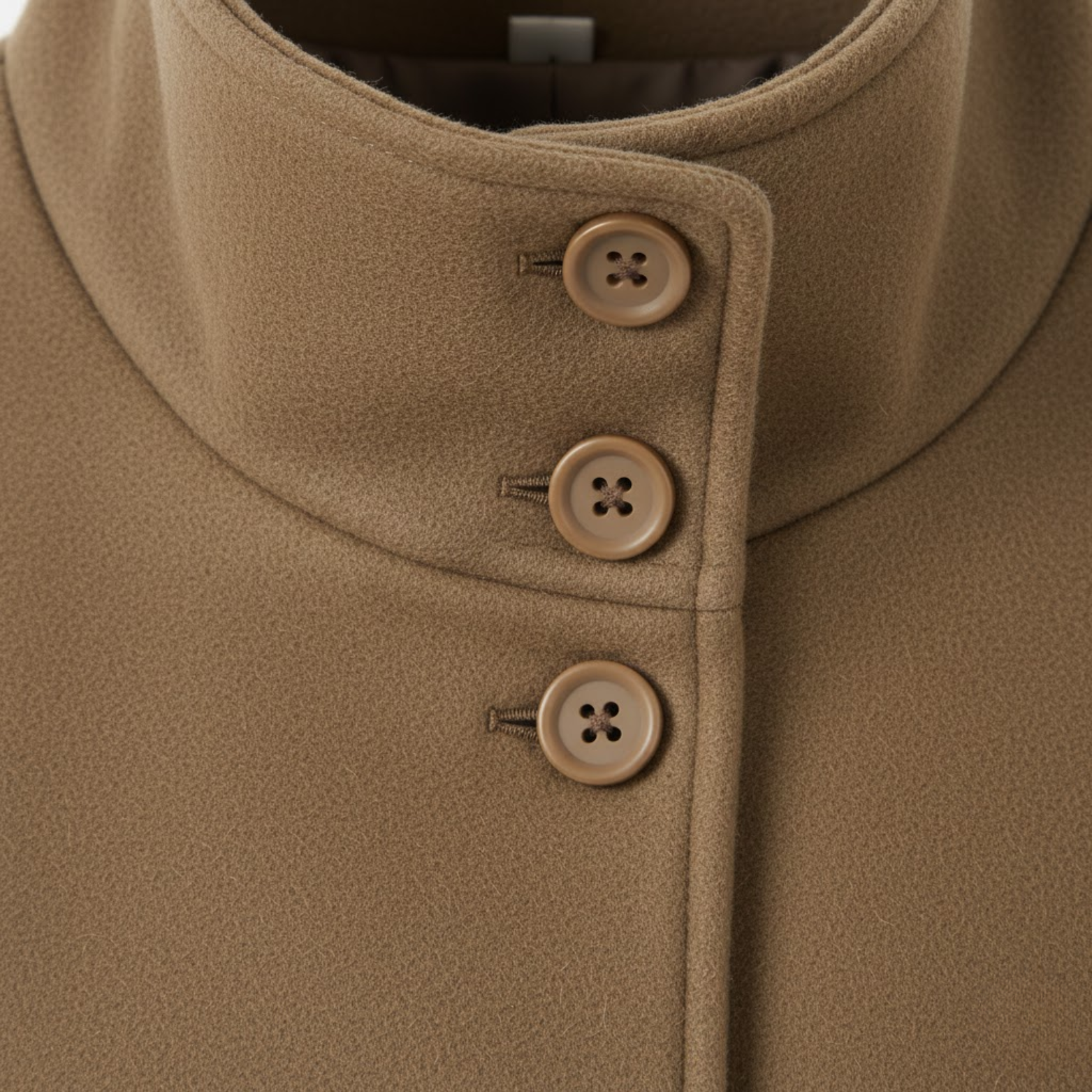 Women's winter coat in wool with a stand-up collar, single-breasted, loose fit and long sleeves