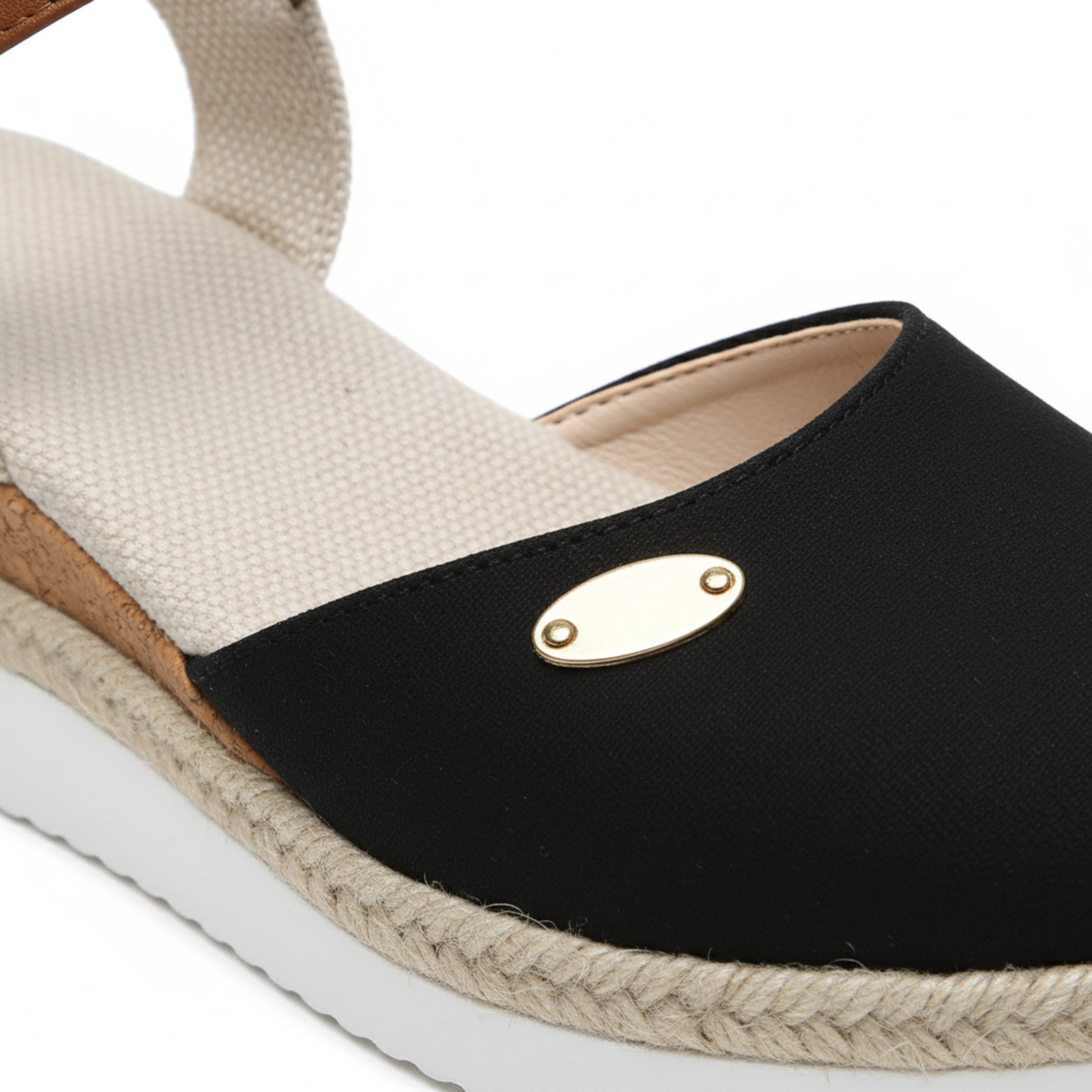Lukkede espadrilles-sandaler til kvinder med hælrem og plateau