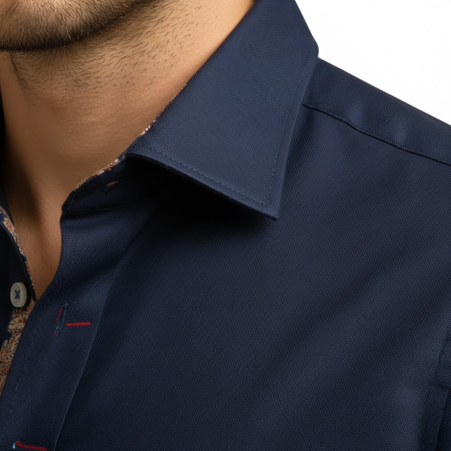 Fitted long-sleeve dress shirt for men with contrasting collar and cuffs