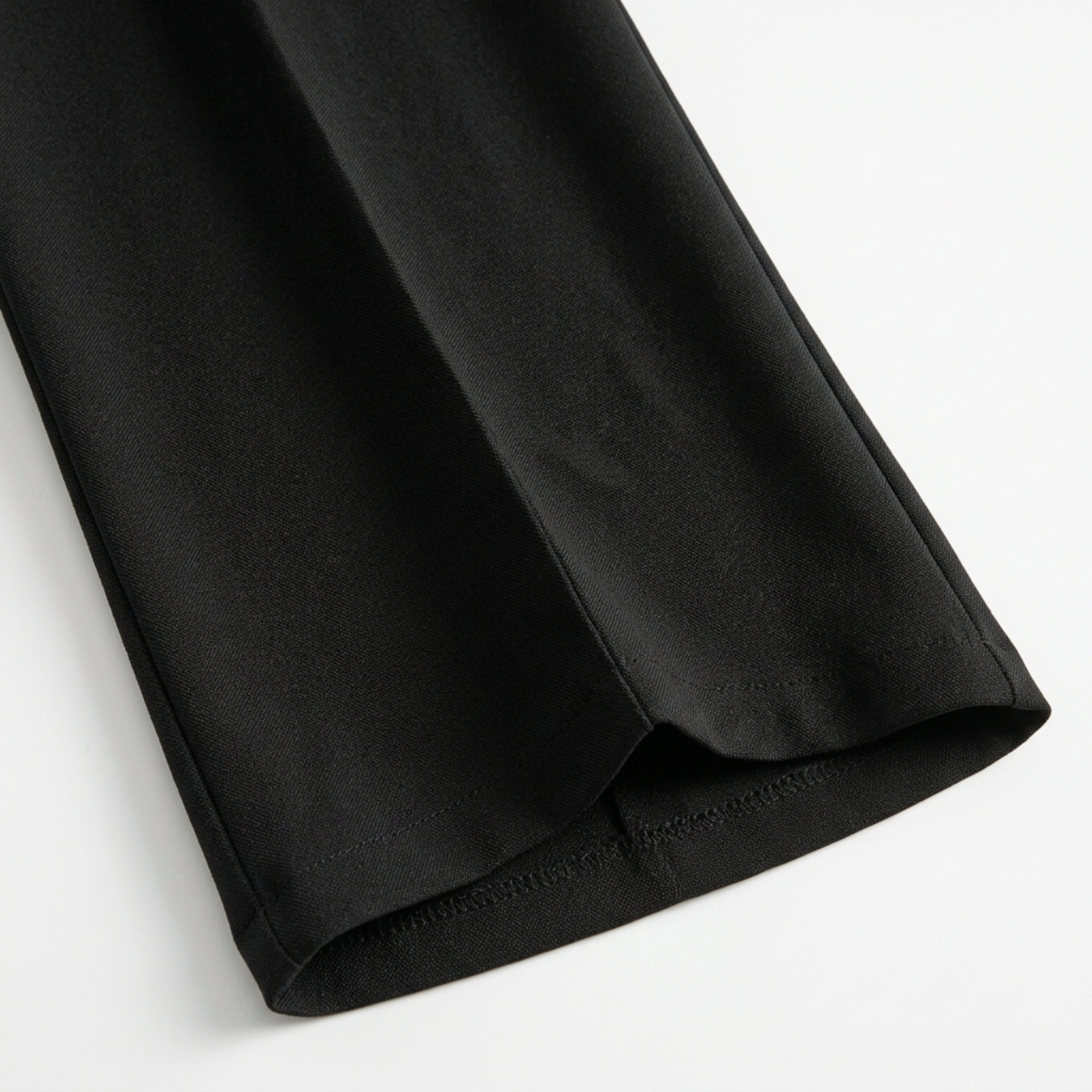 Ολόσωμη γυναικεία φόρμα με ψηλή μέση — φαρδιά πόδια και ντεκολτέ καρδιά — βραδινή εμφάνιση