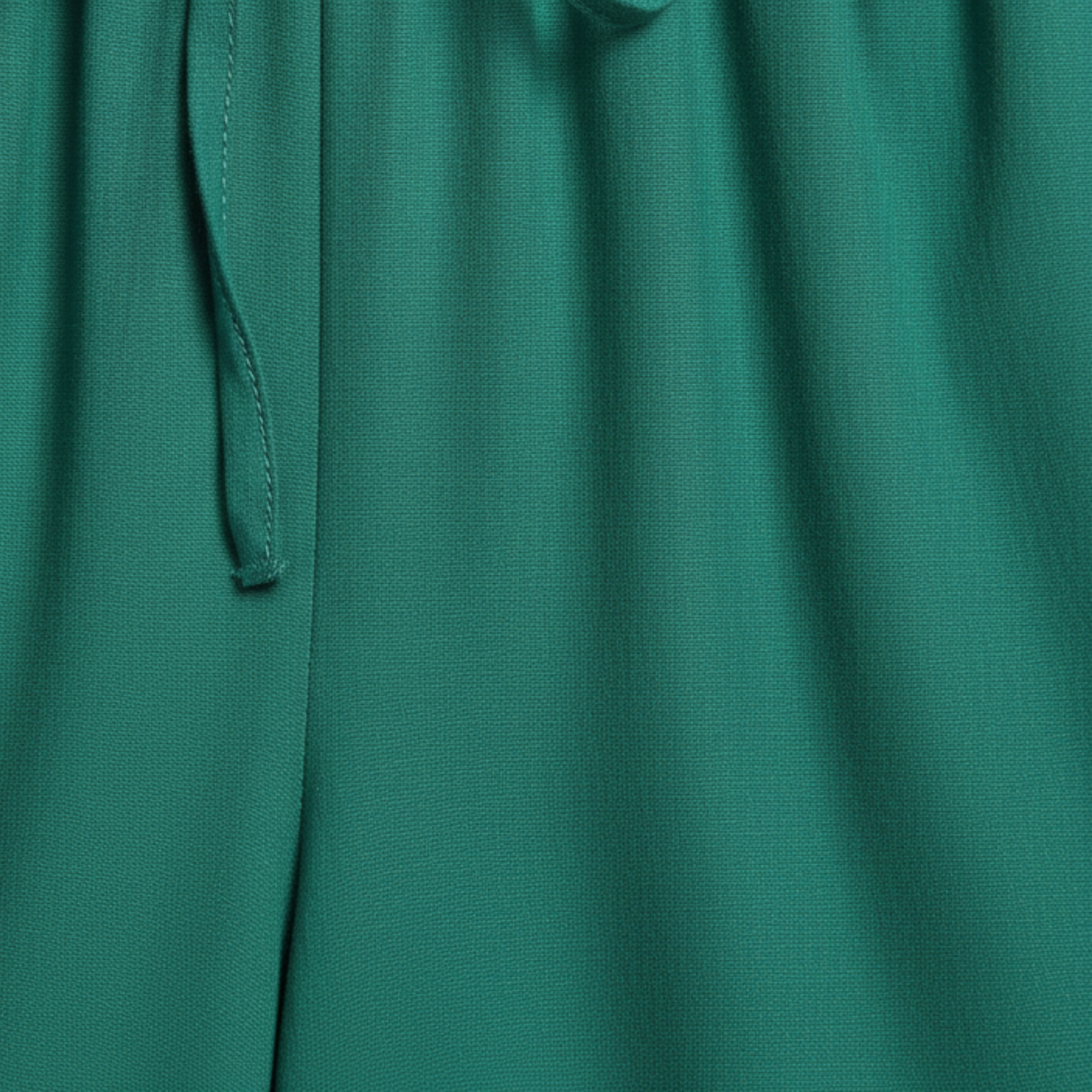 Luźne spodnie damskie z szerokimi nogawkami, elastyczną talią i kieszeniami