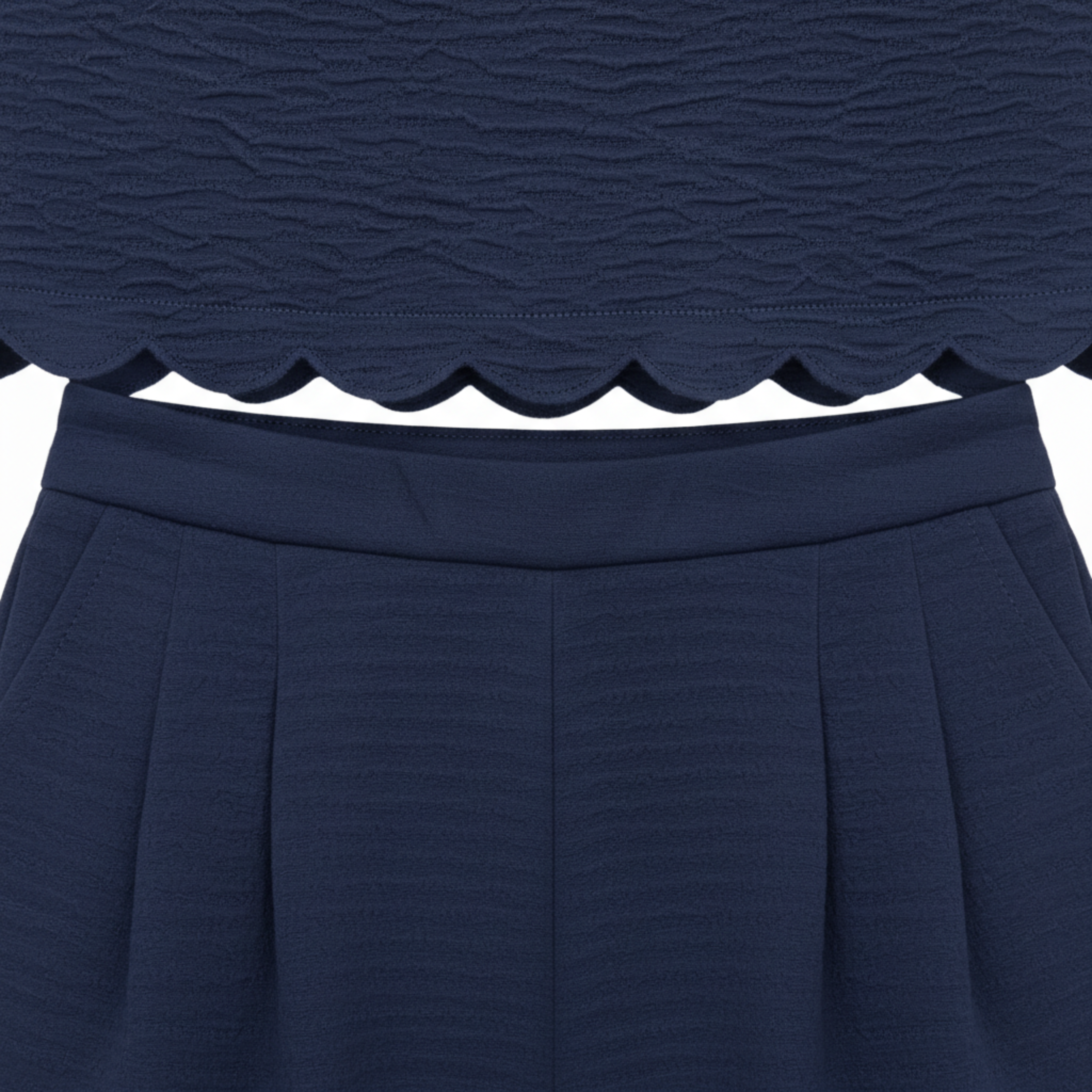 Completo due pezzi donna: top senza maniche con bordo a conchiglia e pantaloni larghi alla caviglia