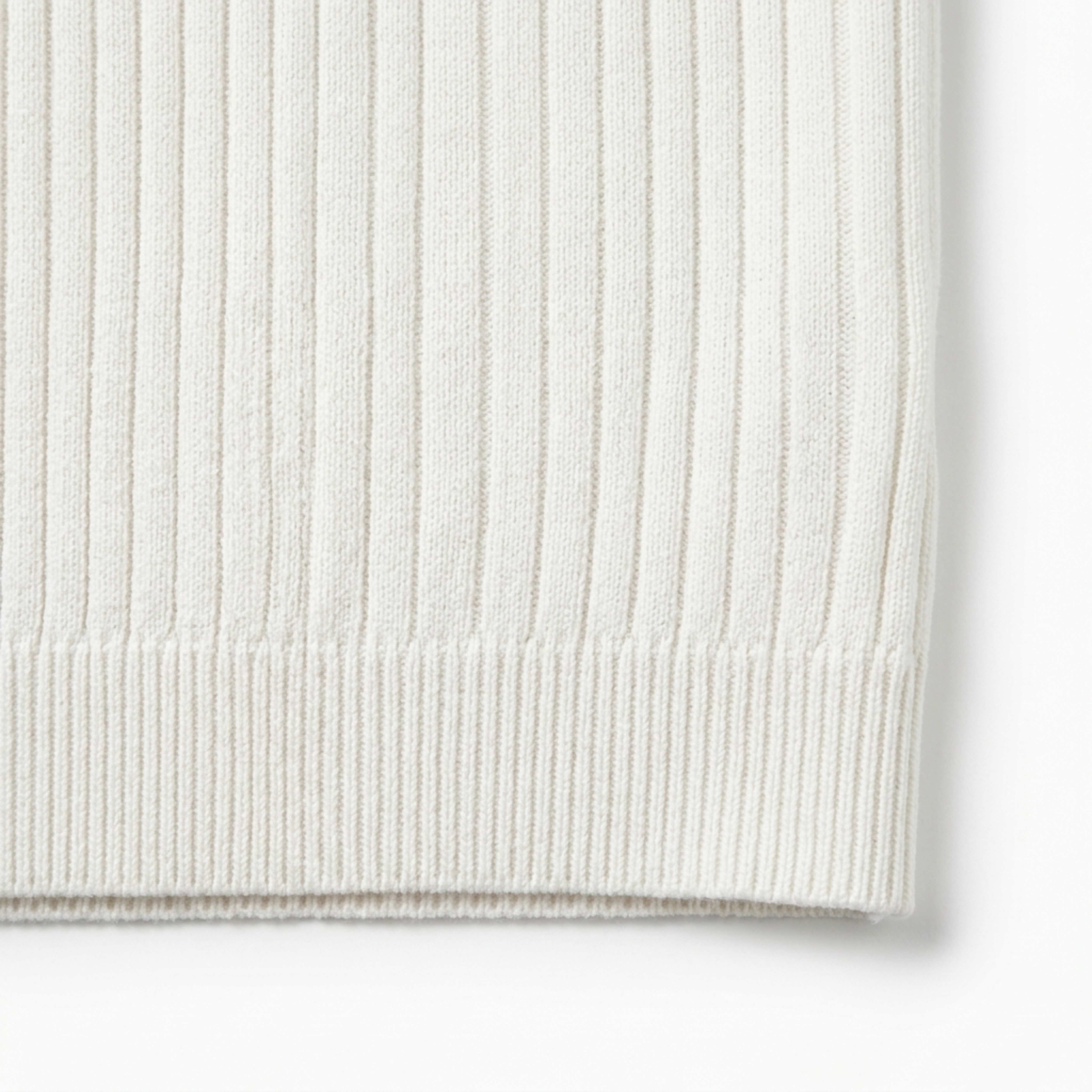 Polo uomo in maglia a coste con collo a V e maniche corte — relax