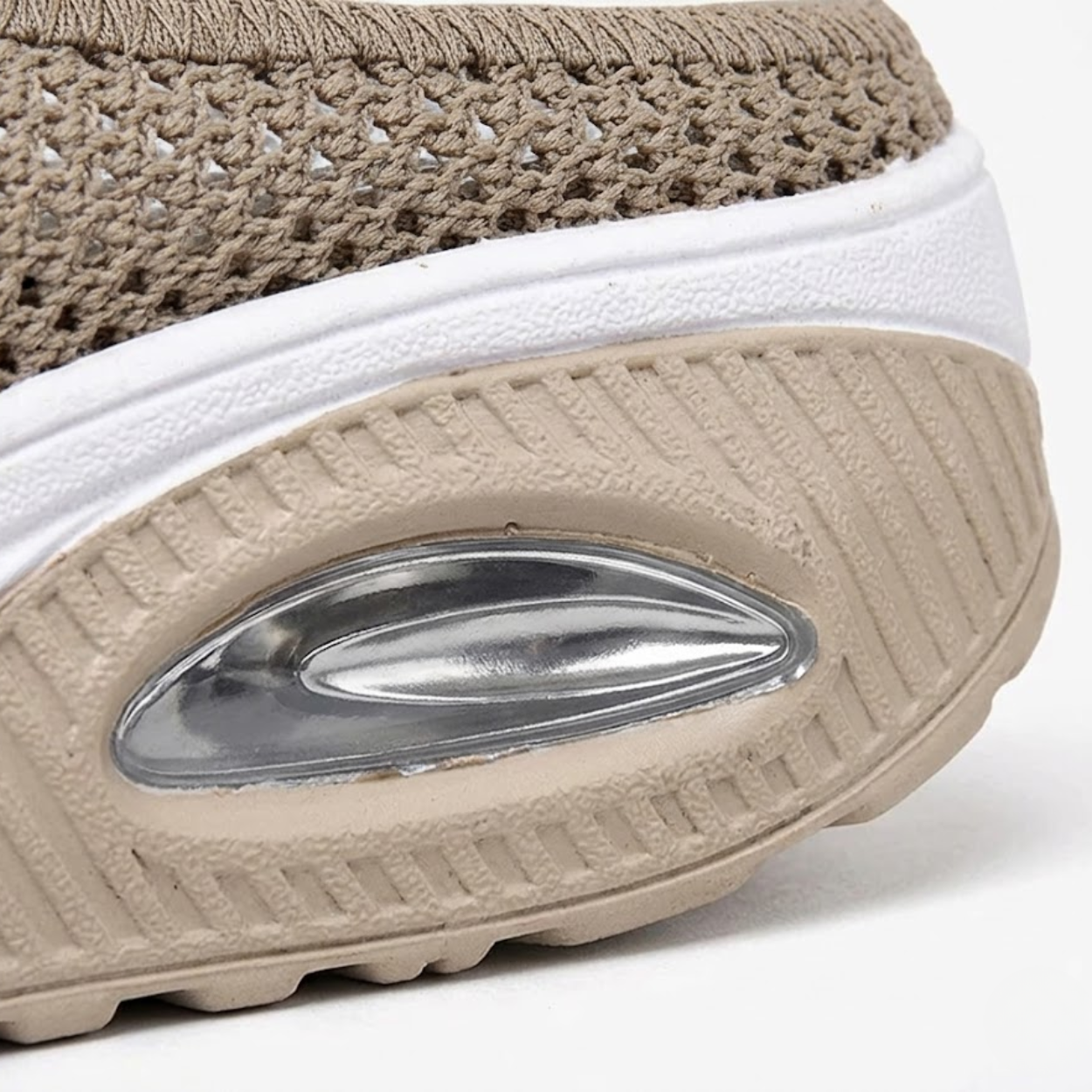 Mules Tipo Baskets com Sola Grossa e Malha Respirável