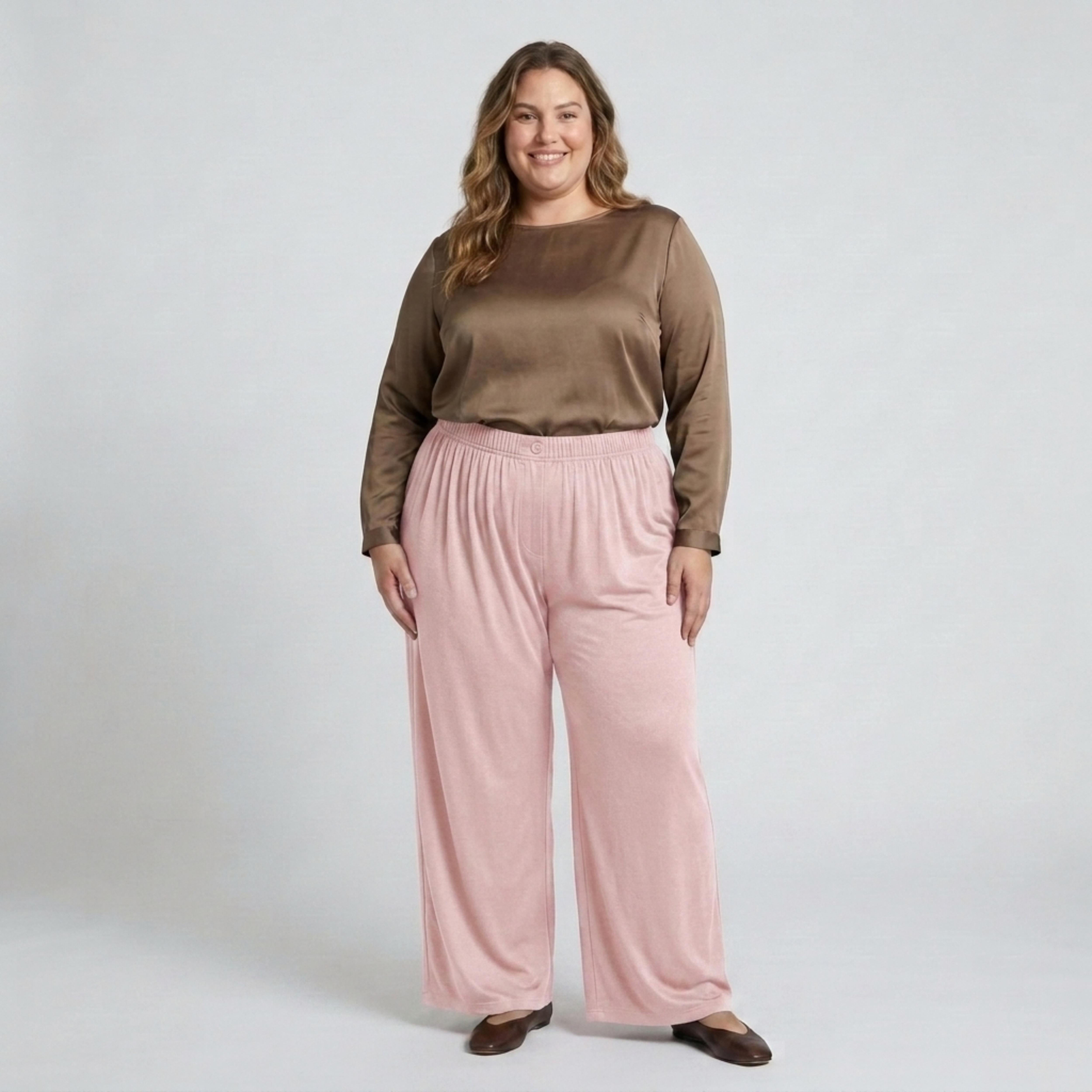 Pantalone largo taglia grande da donna con vita elastica drappeggiata fluida