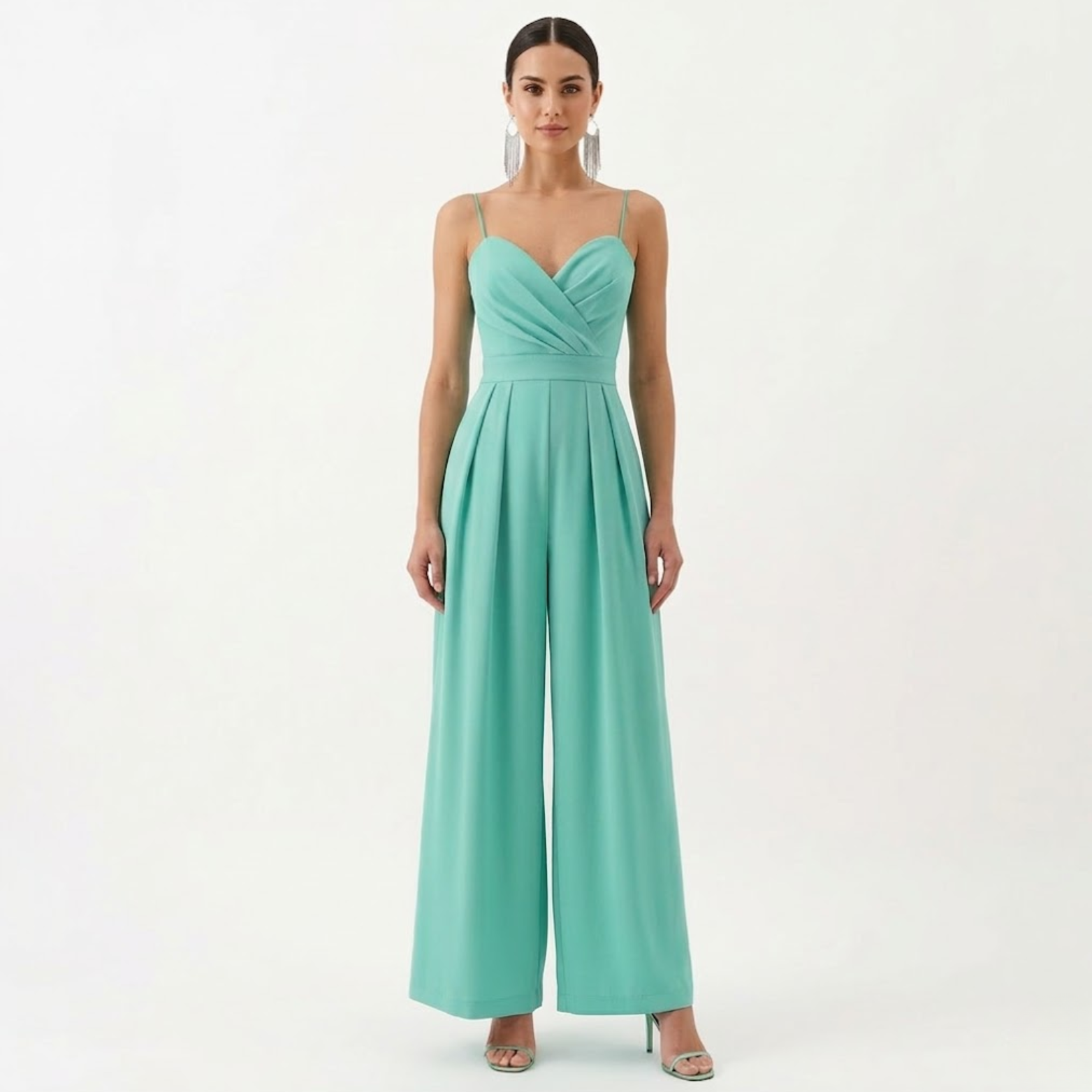 Női széles szárú nadrágtartós overál V-nyakkal és magas derékkal