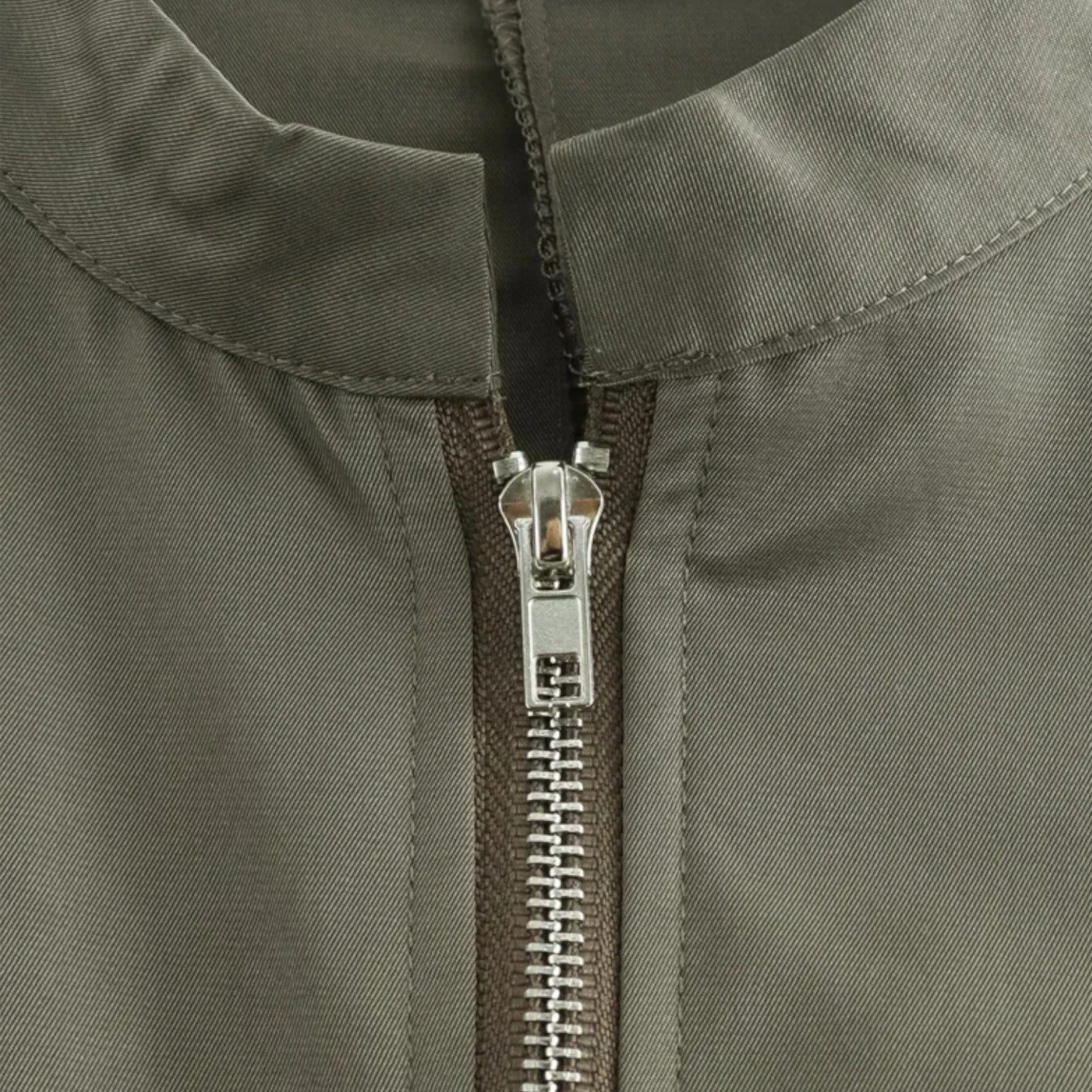 Ancienne Monde | Robe Midi Plissée Cintrée pour Femme – Élégance d’Été Sans Manches avec Fermeture Zippée