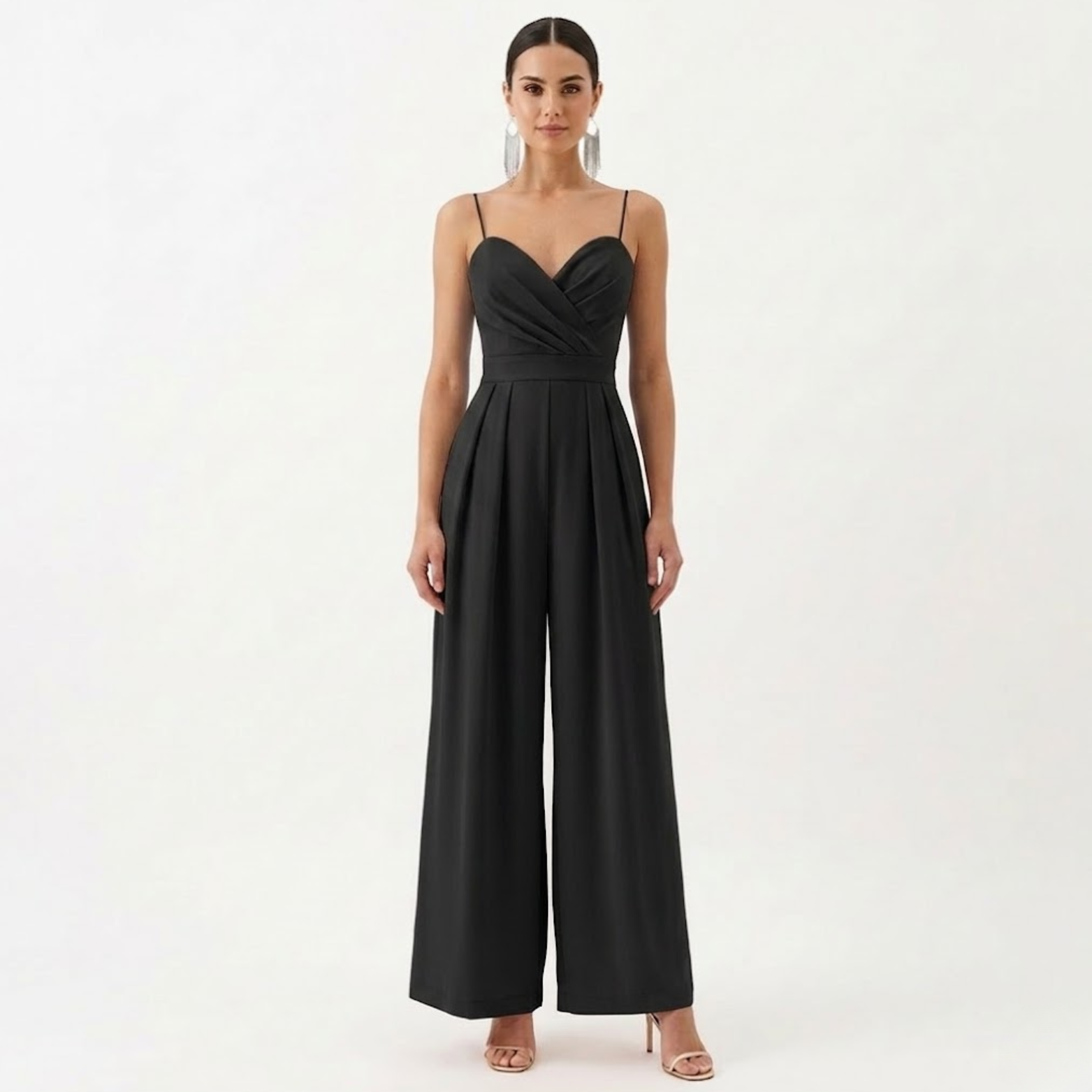 Női széles szárú nadrágtartós overál V-nyakkal és magas derékkal