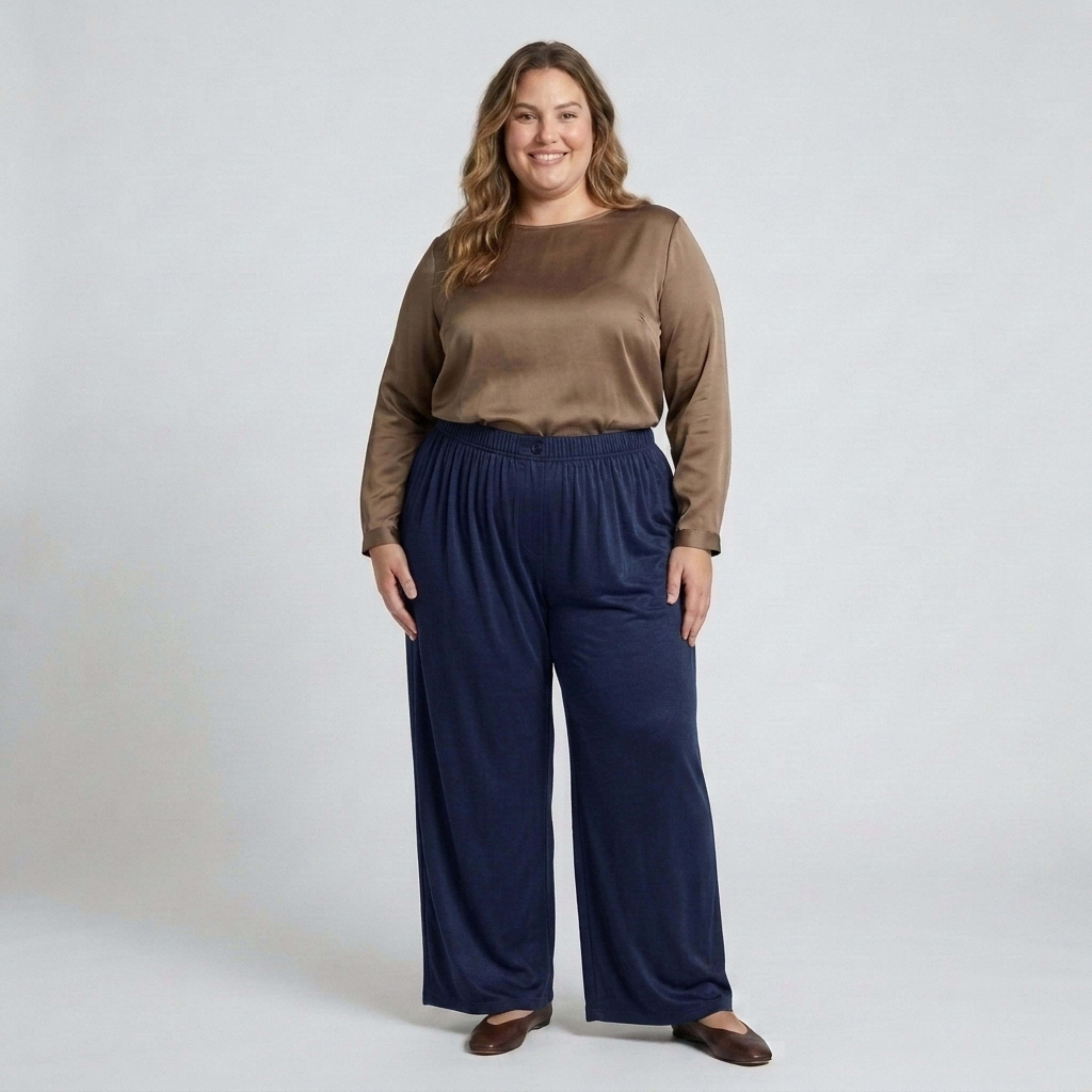 Pantalone largo taglia grande da donna con vita elastica drappeggiata fluida