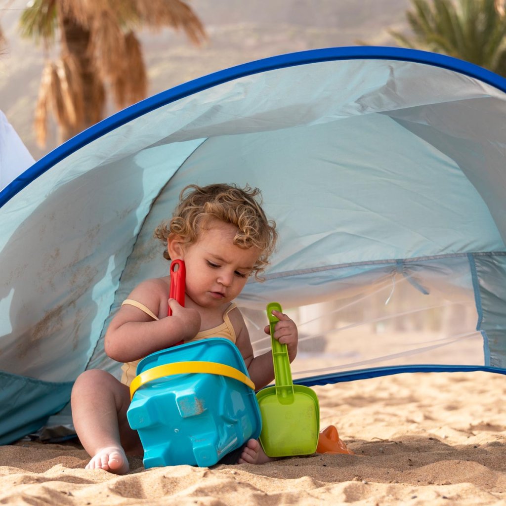 Tienda de playa para bebé con piscina integrada y protección solar UPF 50+