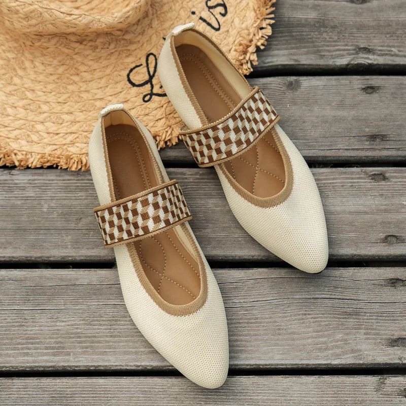 Flache Schuhe mit spitzer Spitze