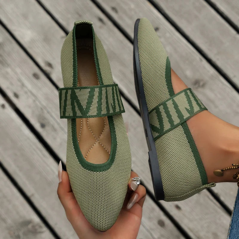 Flache Schuhe mit spitzer Spitze