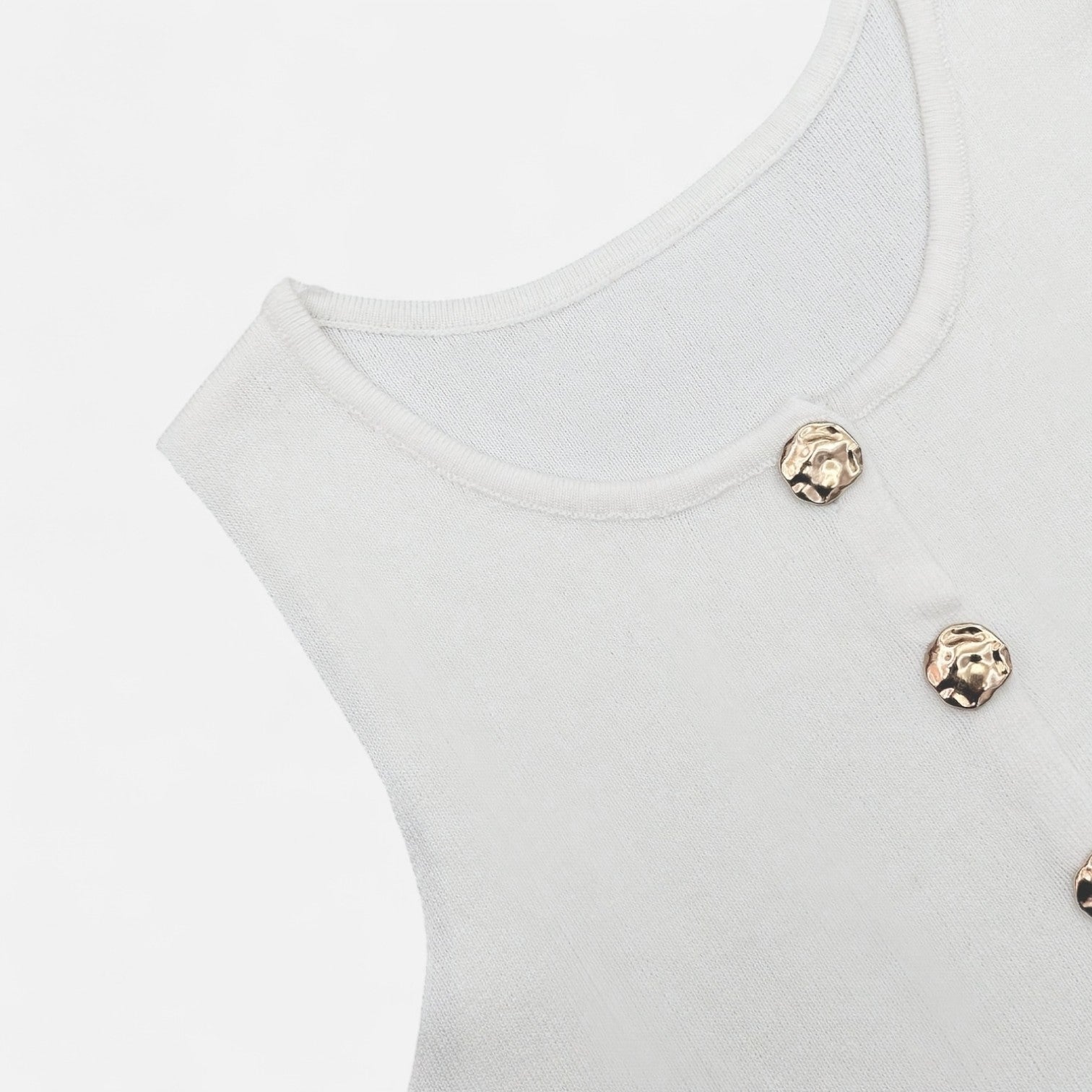Ancienne Monde | Gilet Sans Manches à Boutons Dorés pour Femme – Simplicité Sculptée
