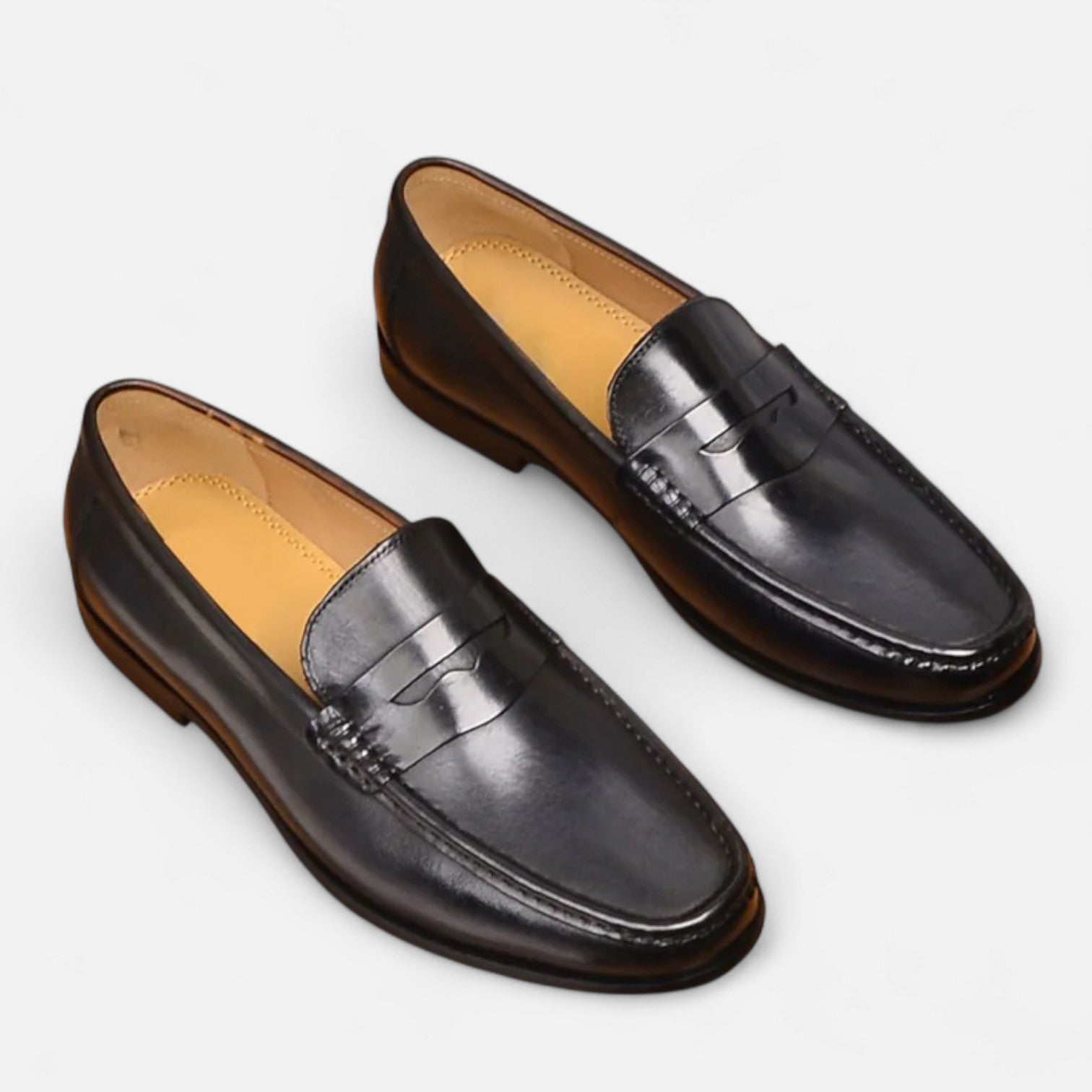 Ancienne Monde | Mocassins Penny en Cuir pour Homme – Élégance Noire à Enfiler pour le Bureau & les Occasions