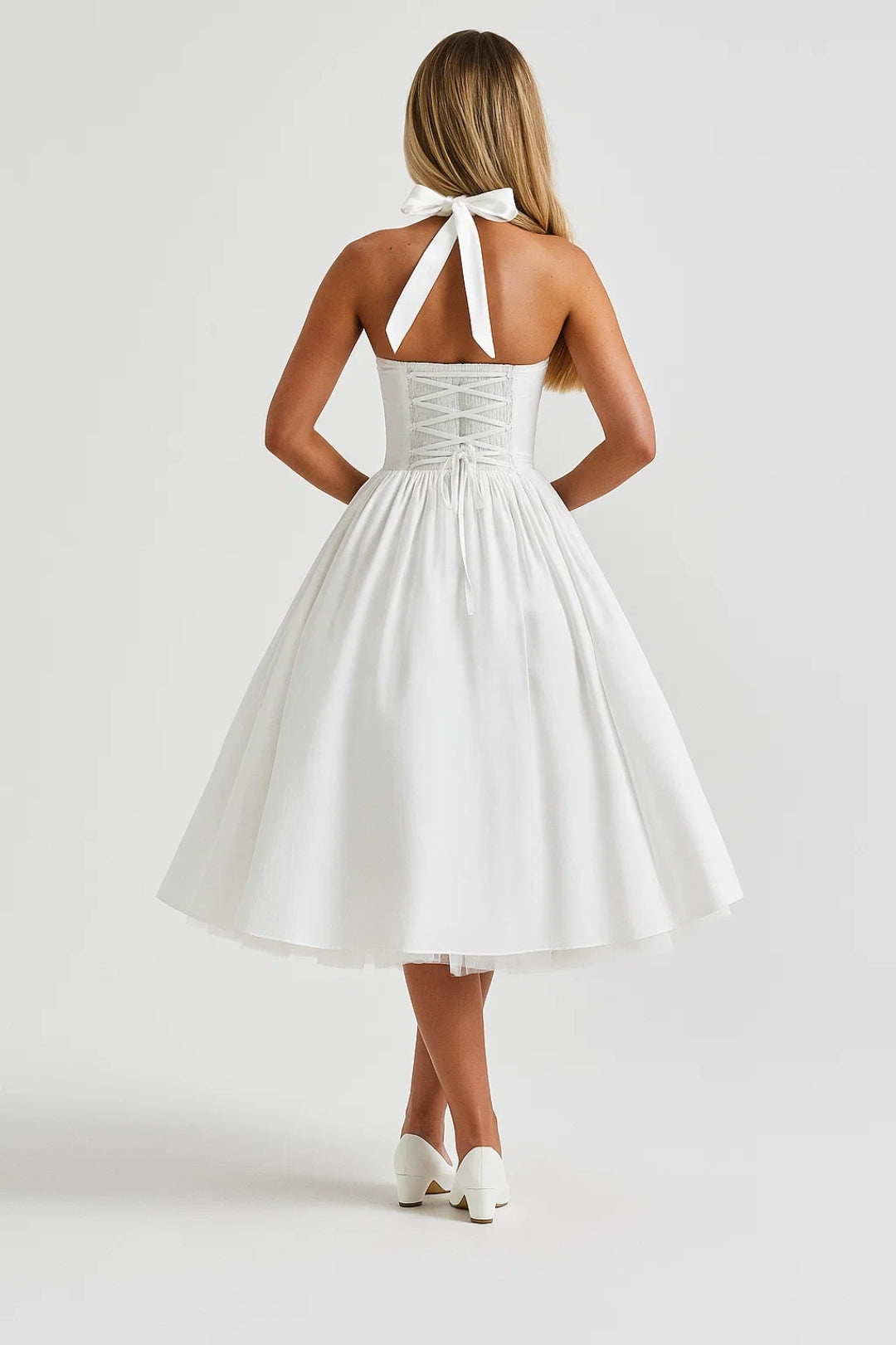 Cocktailkleid mit trapezförmigem Rückenausschnitt