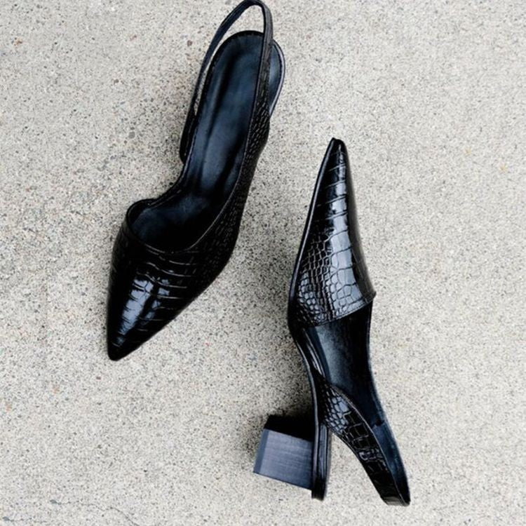 Spitze Damenschuhe – Modell mit niedrigem Absatz und offenem Fersenbereich – Abendveranstaltung