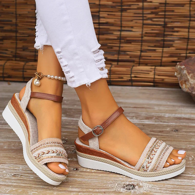 Keil-Espadrilles für Damen mit Perlenriemen – Escapade