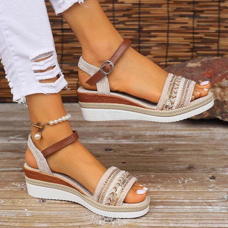 Keil-Espadrilles für Damen mit Perlenriemen – Escapade