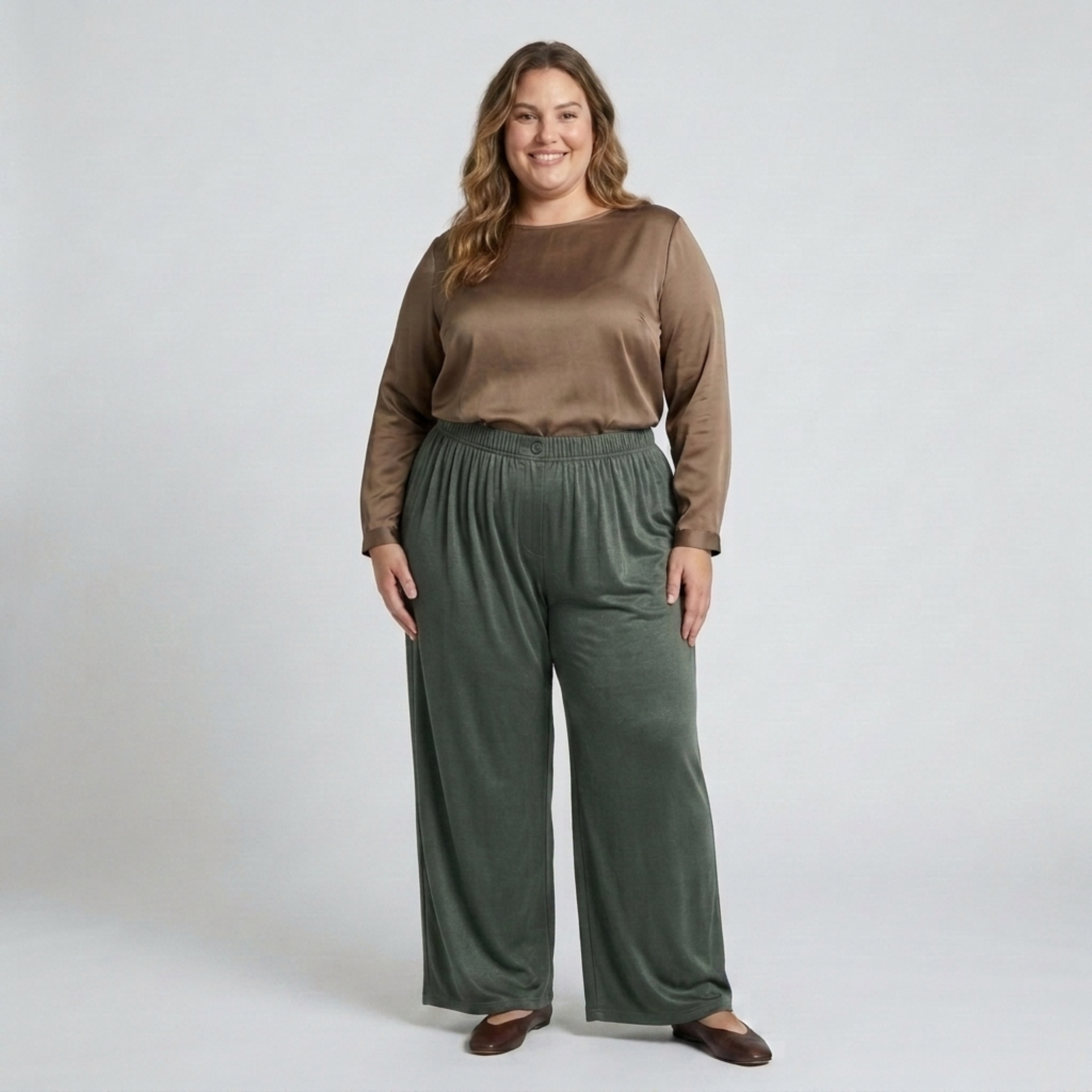 Pantalone largo taglia grande da donna con vita elastica drappeggiata fluida