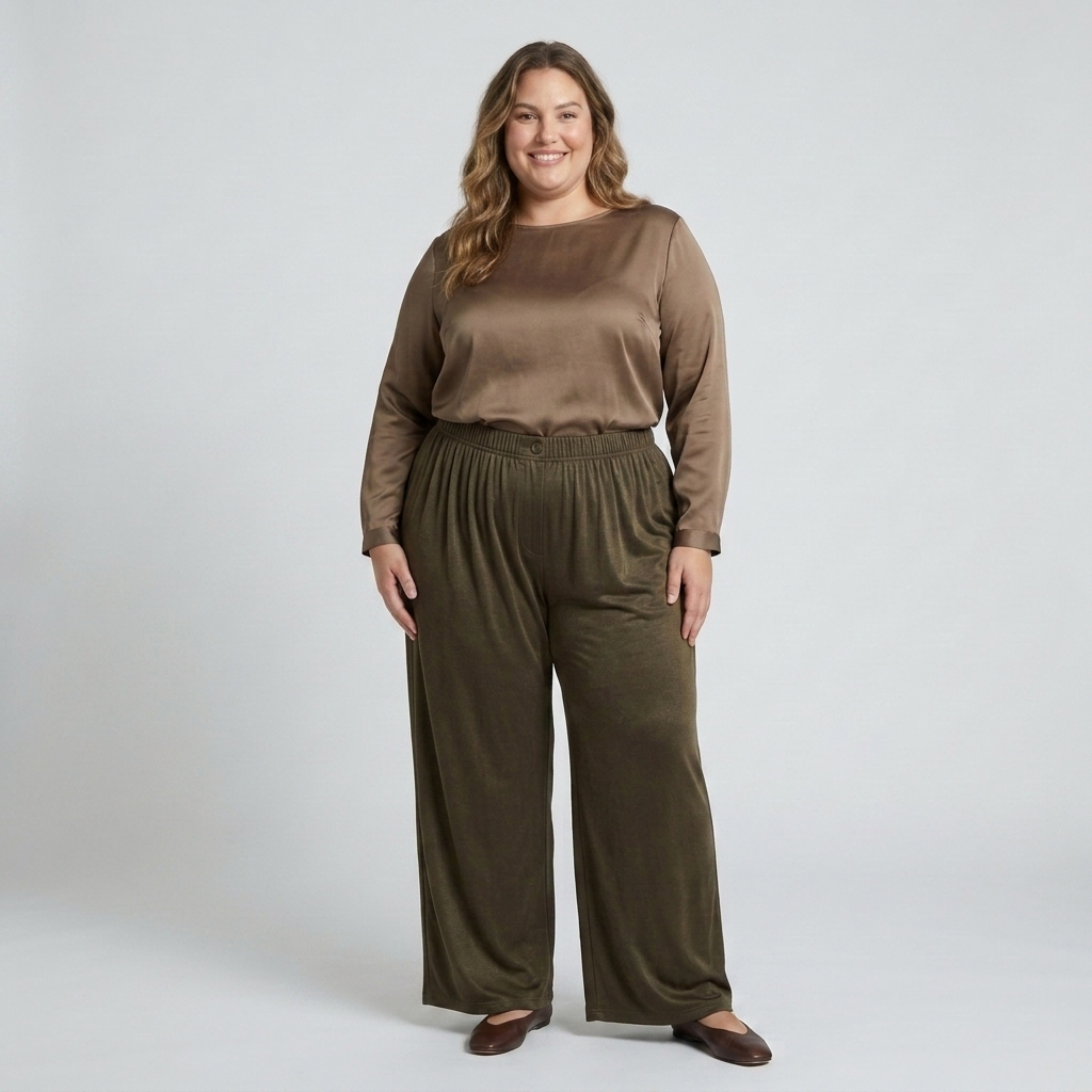 Pantalone largo taglia grande da donna con vita elastica drappeggiata fluida