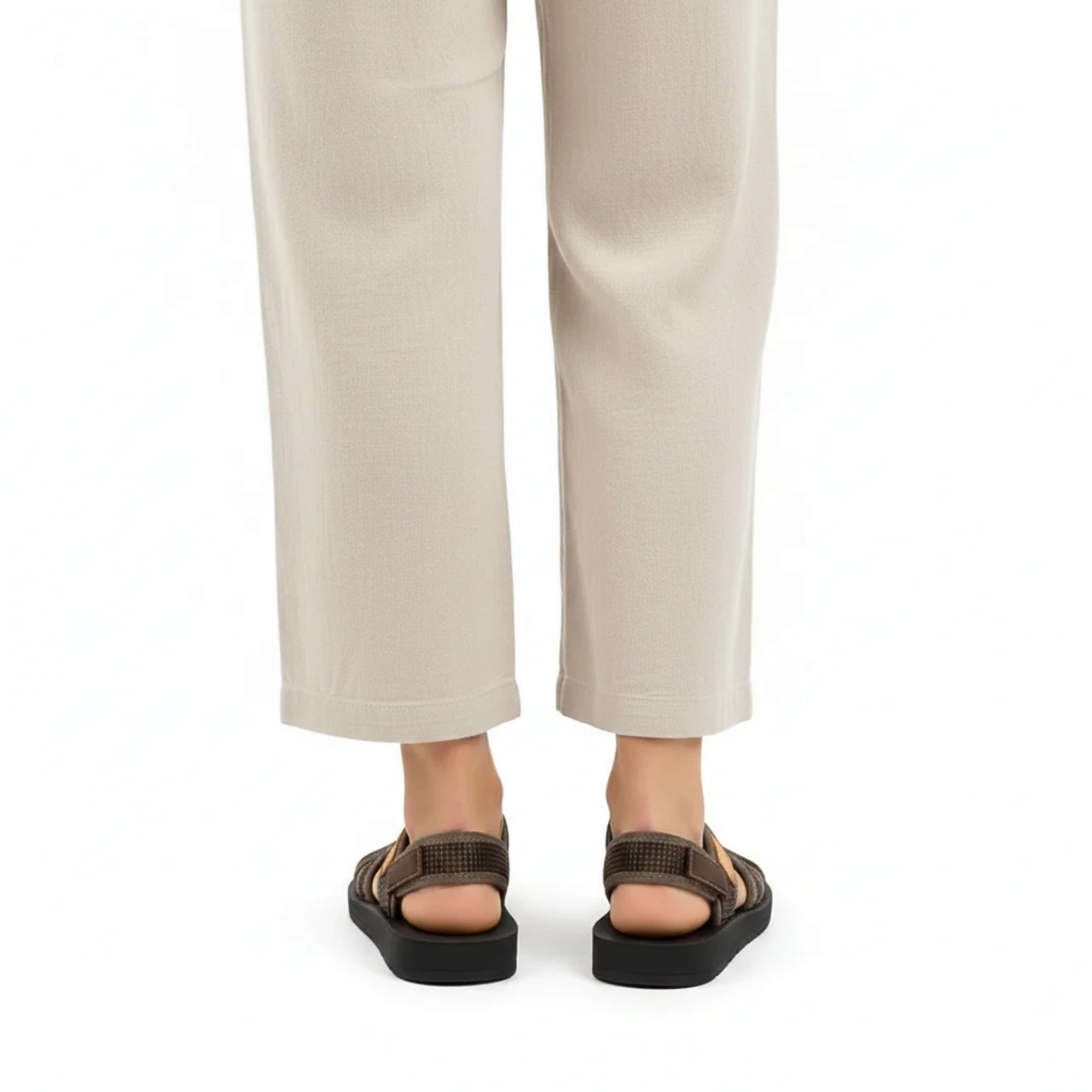 Slip-on women's sandals — breathable mesh — flat heel — beach and everyday use