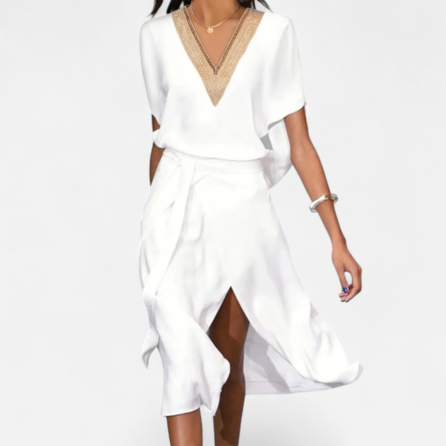 Ancienne Monde | Robe Blanche Midi à Col V pour Femme – Élégance Moderne pour les Occasions d’Été
