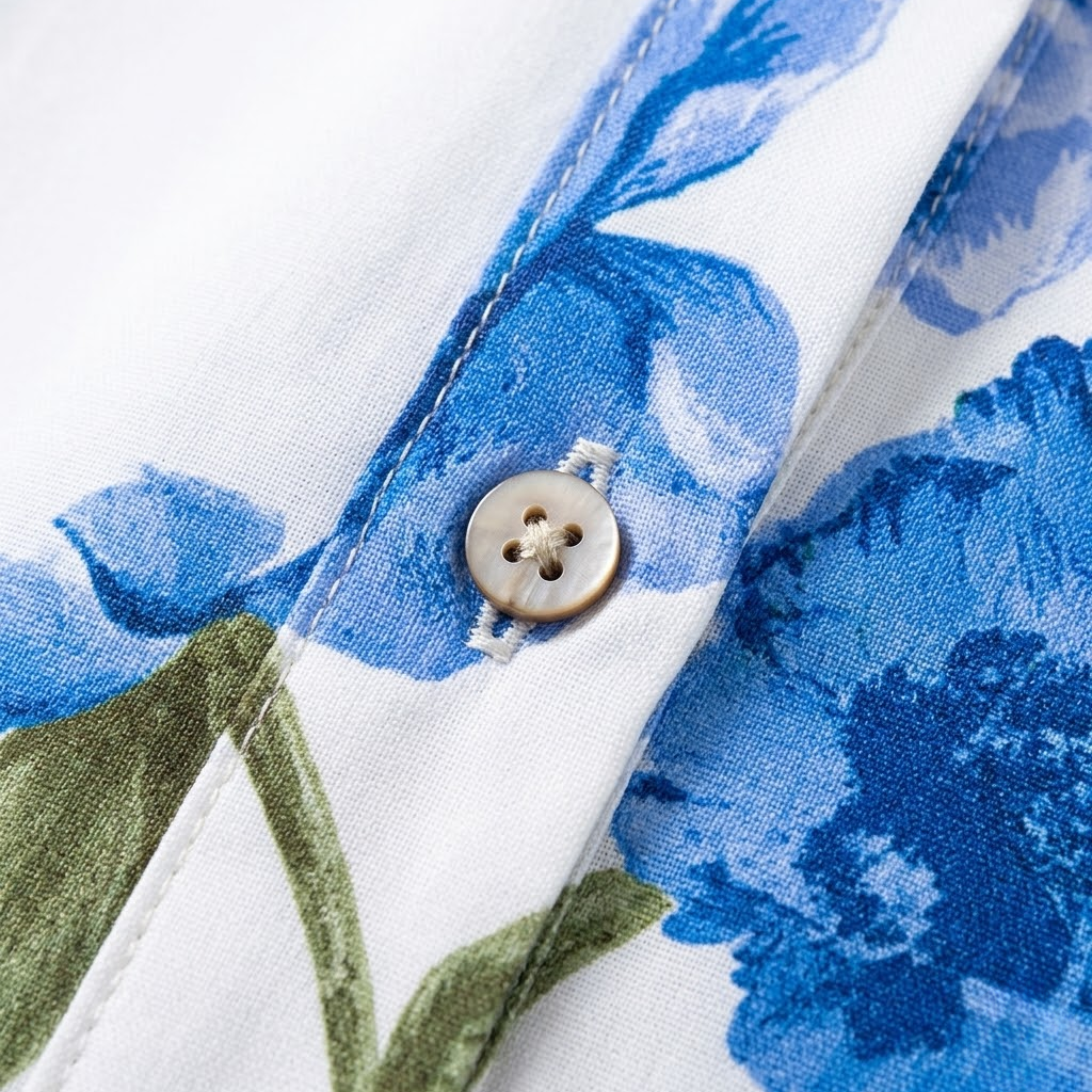 Blumige Popeline-Bluse mit Puffärmeln und Reverskragen für Damen