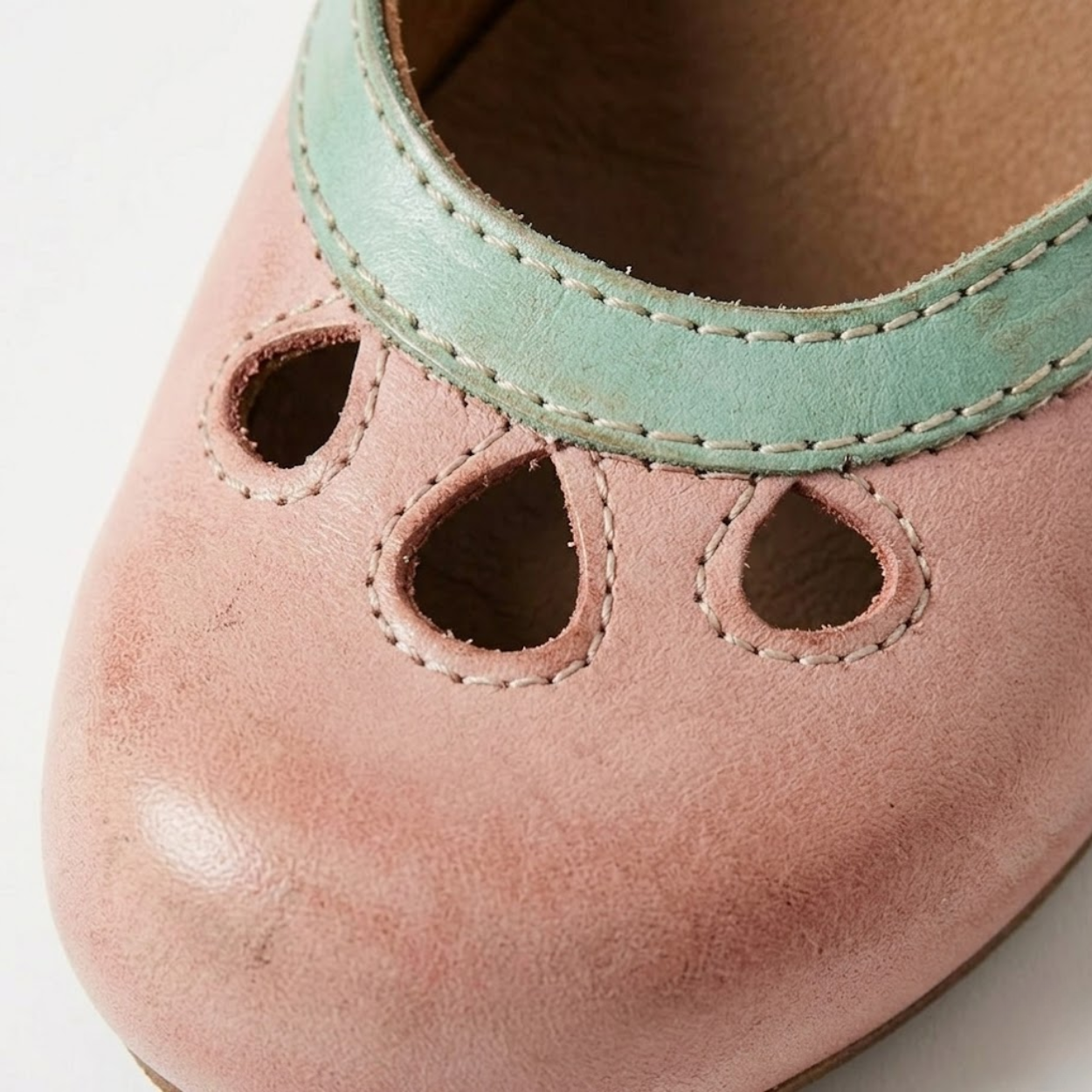 Sandálias de Salto Quadrado para Mulher, Sapatos Retro com Tira no Tornozelo e Biqueira Redonda