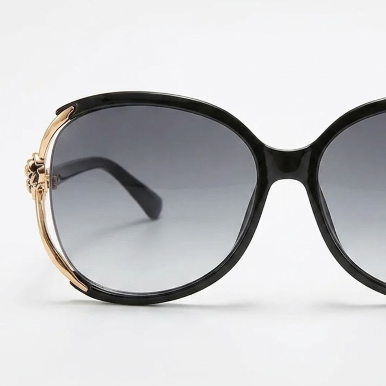 Oversized Women's Sunglasses with Metal Temples and Floral Details