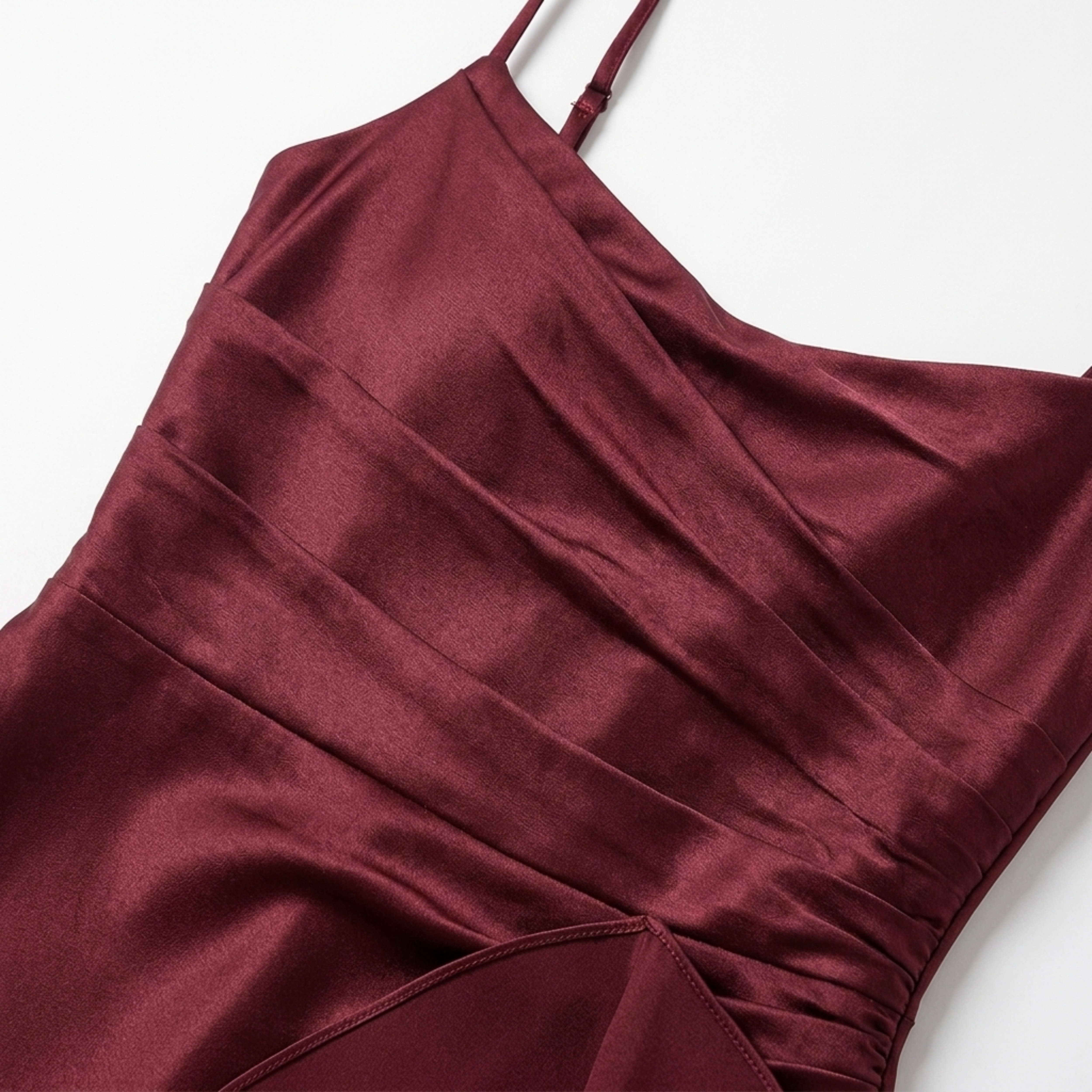 Vestido largo de mujer — satén con dobladillo asimétrico y volantes | noche elegante